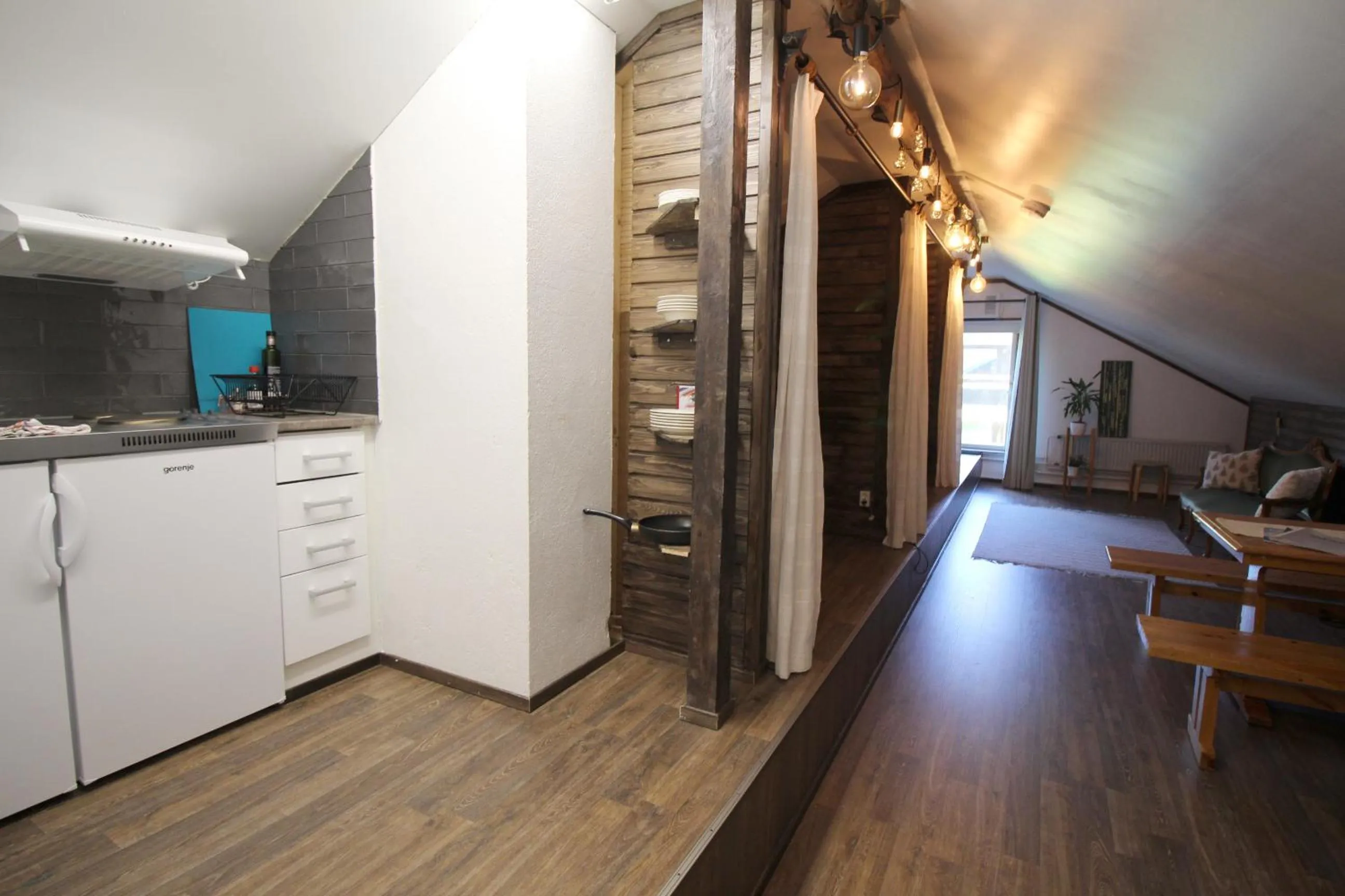 Photo of the whole room in LAURI Historical Log House Manor