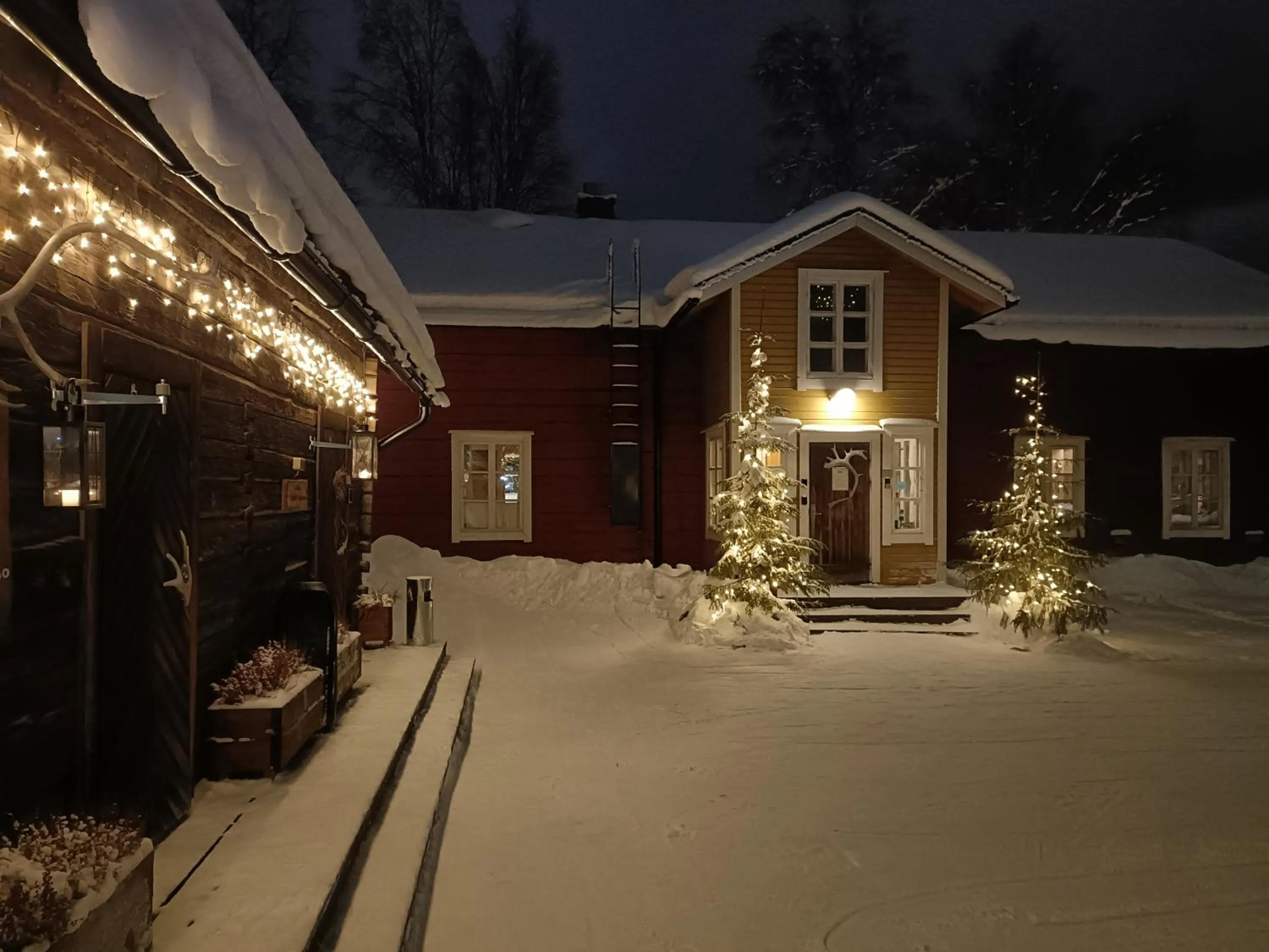 LAURI Historical Log House Manor