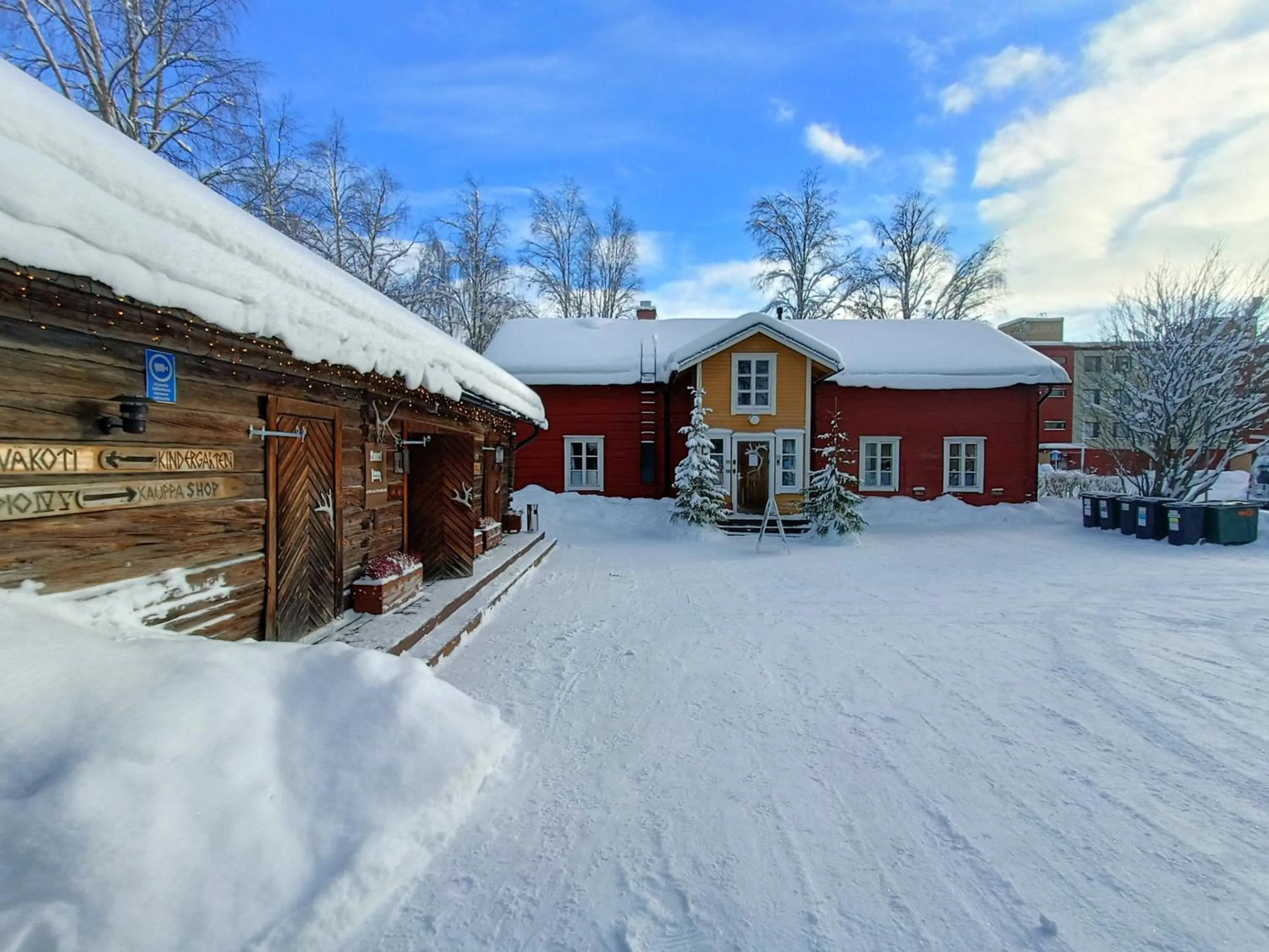 LAURI Historical Log House Manor