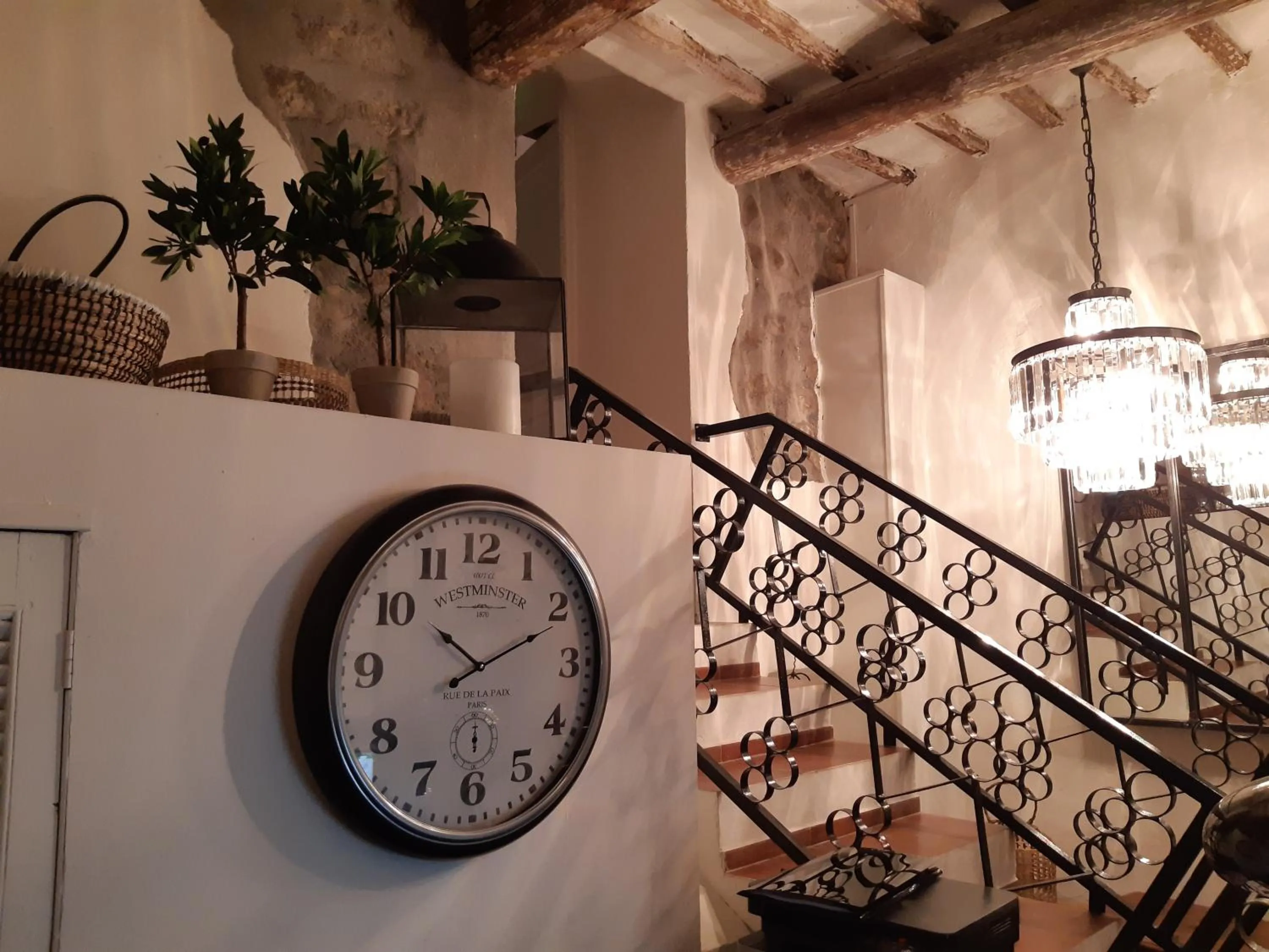 Lobby or reception in Hôtel Le Patio de Sophie