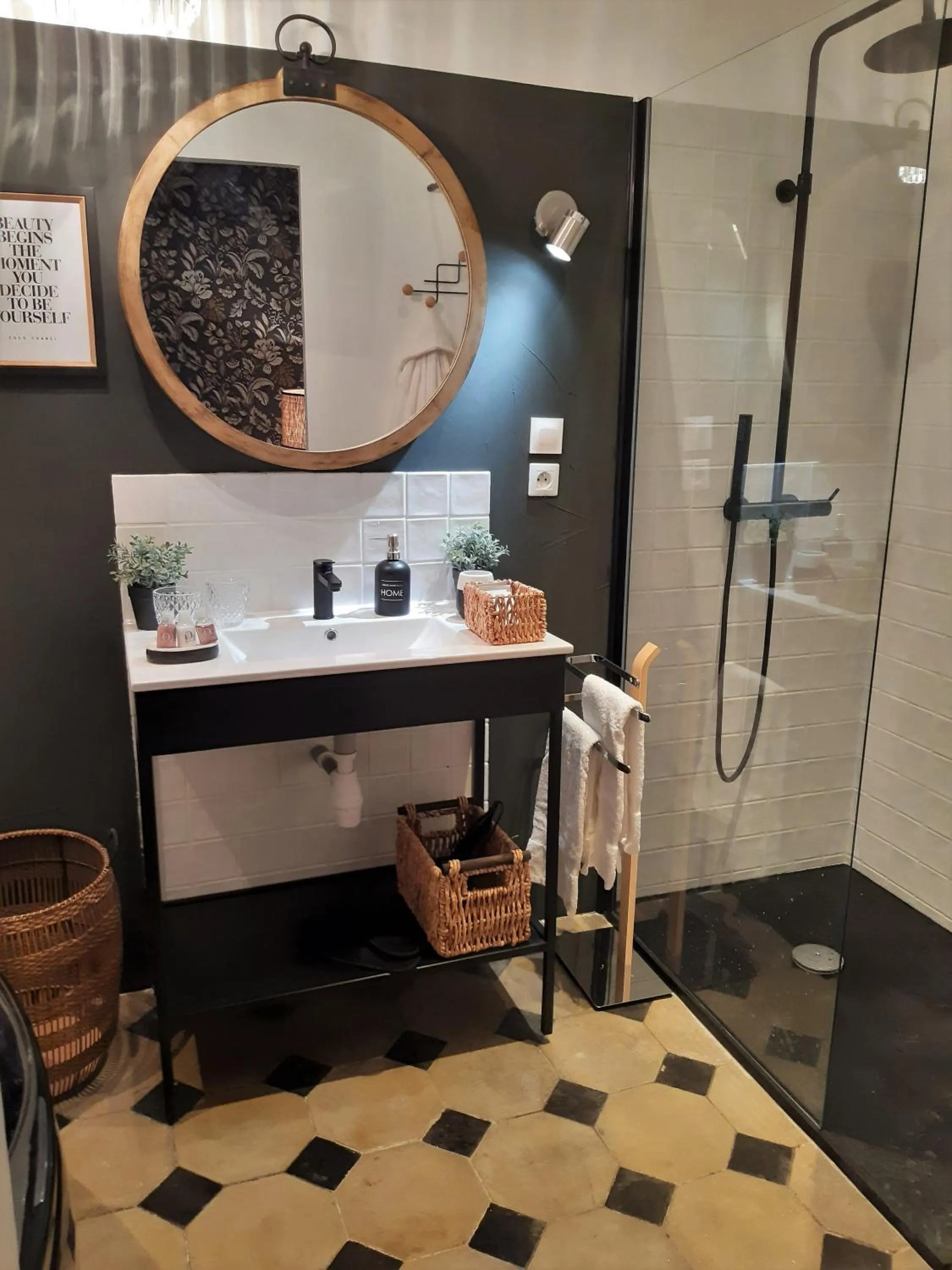 Property building in Hôtel Le Patio de Sophie