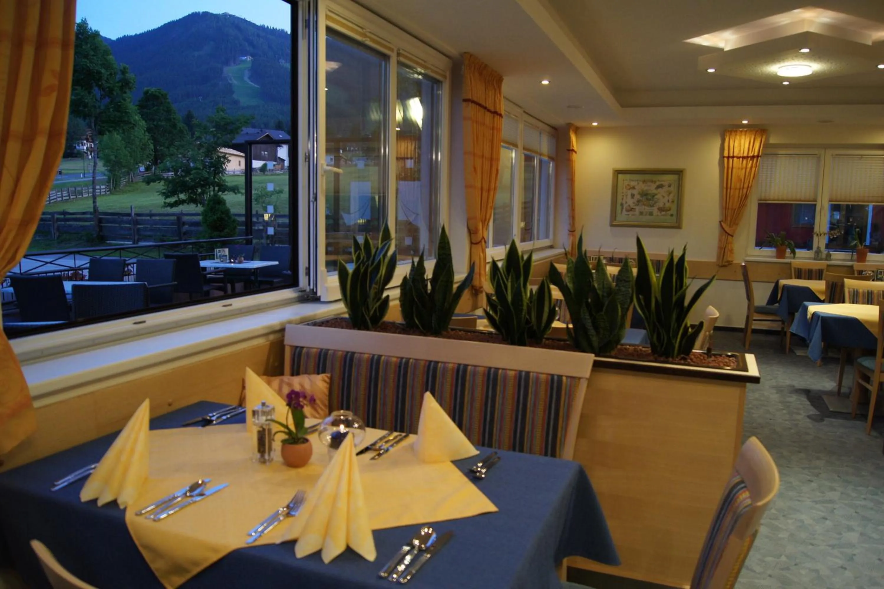 Restaurant/places to eat in Hotel Sonneck