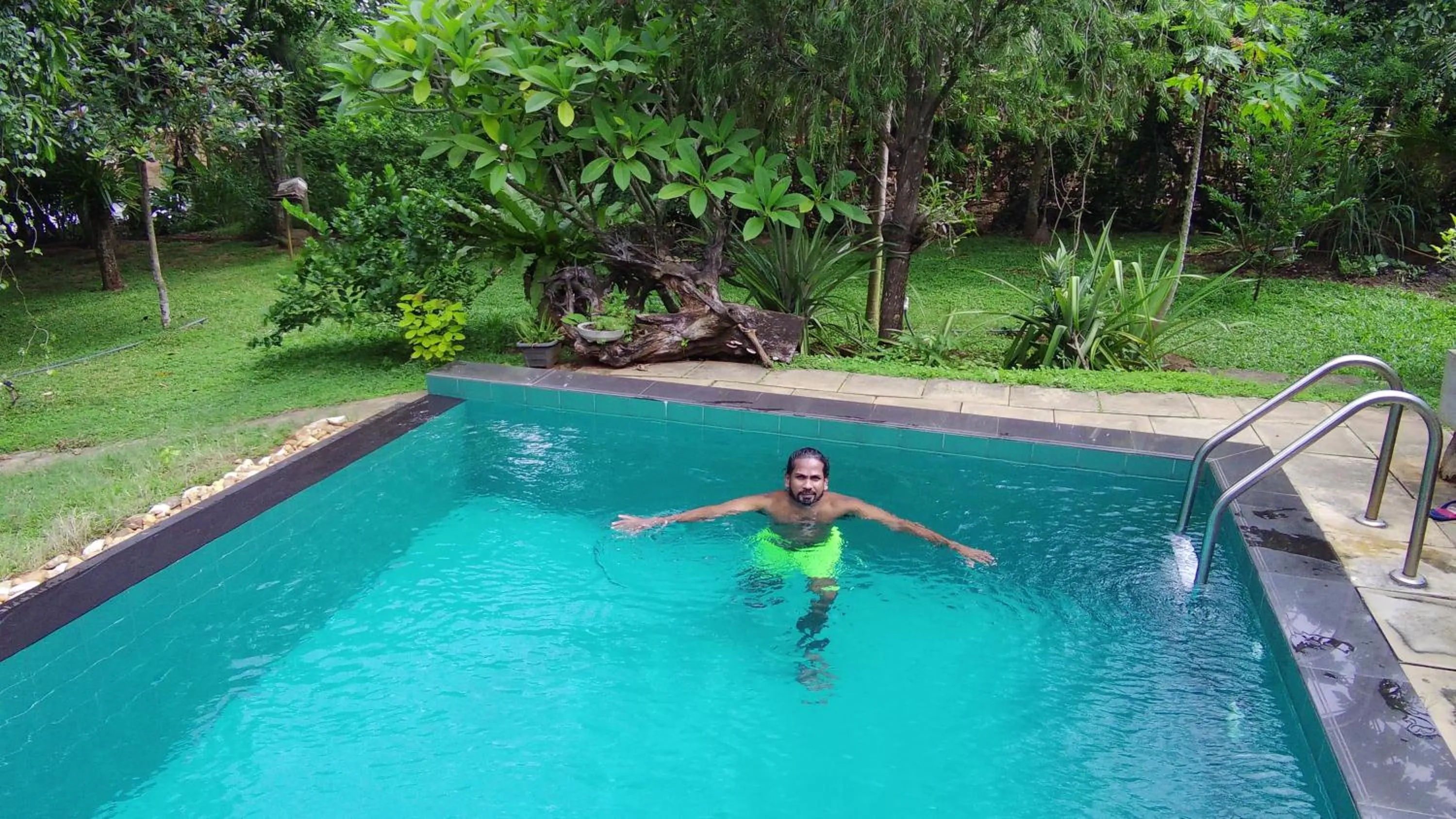 Swimming pool in Vimanra Udawalawa