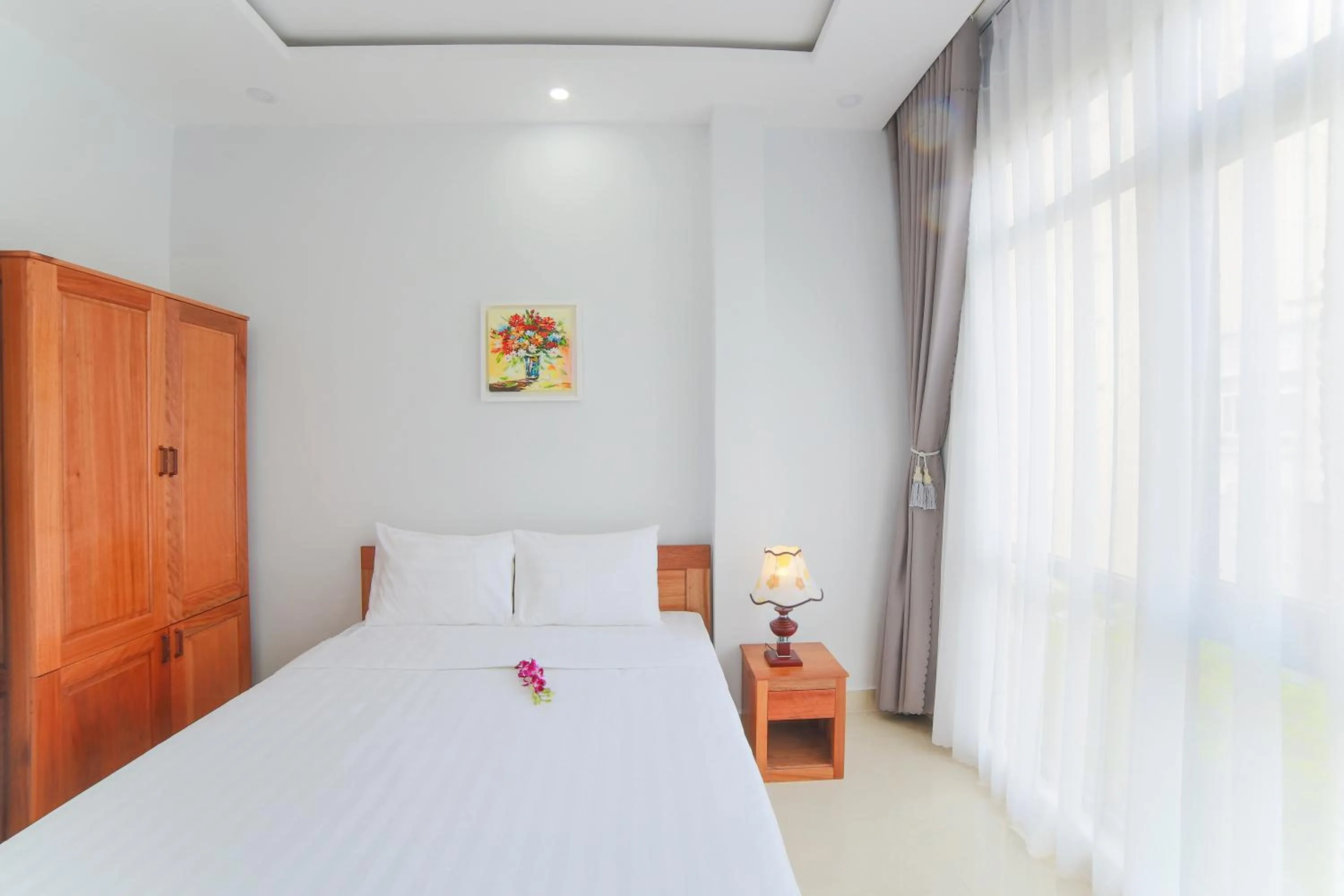 Photo of the whole room, Bed in Summer Beach