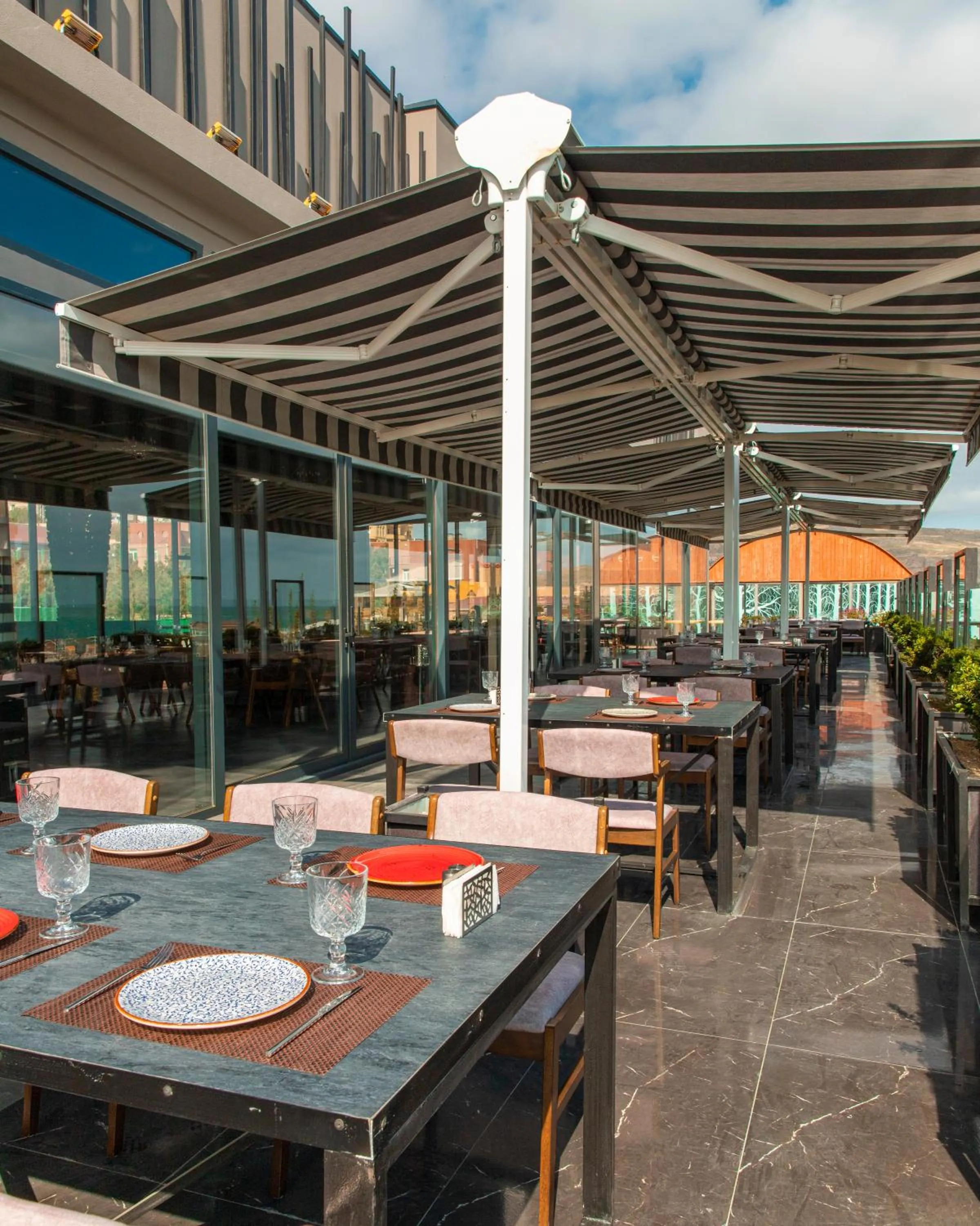 Restaurant/places to eat in Panorama Villa Lux Hotel