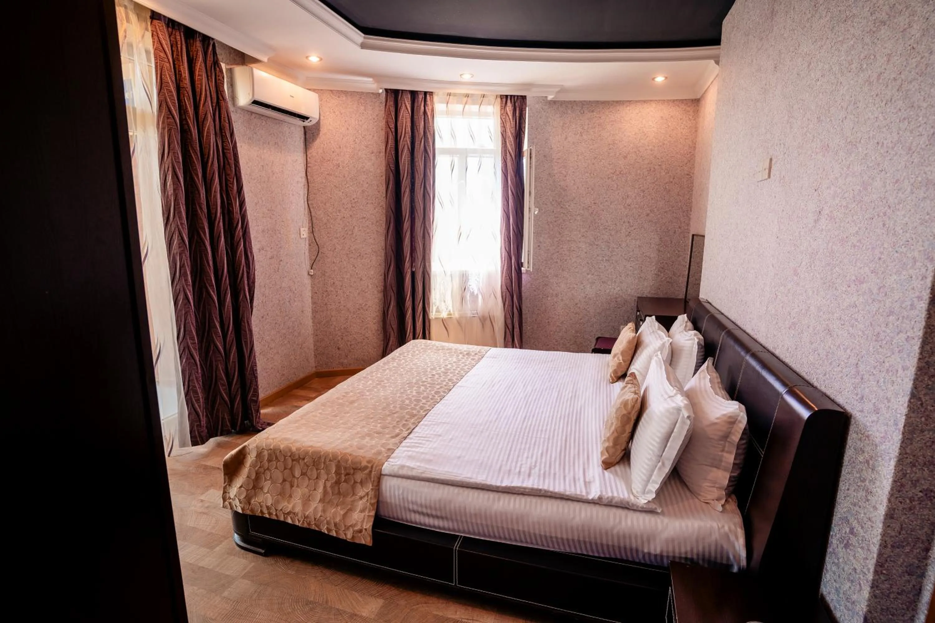 Bed in Panorama Villa Lux Hotel