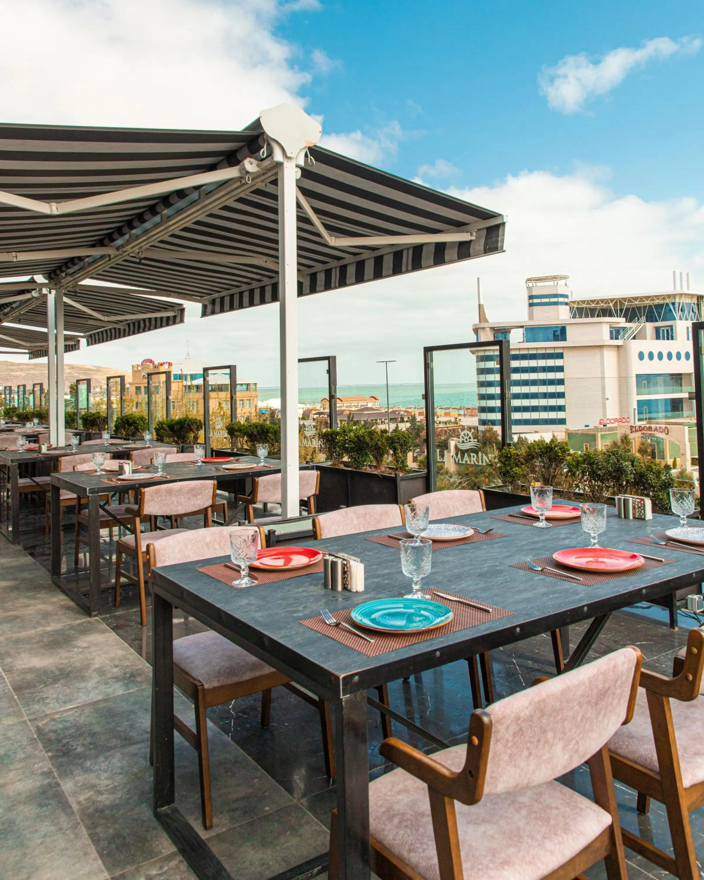 Restaurant/places to eat in Panorama Villa Lux Hotel