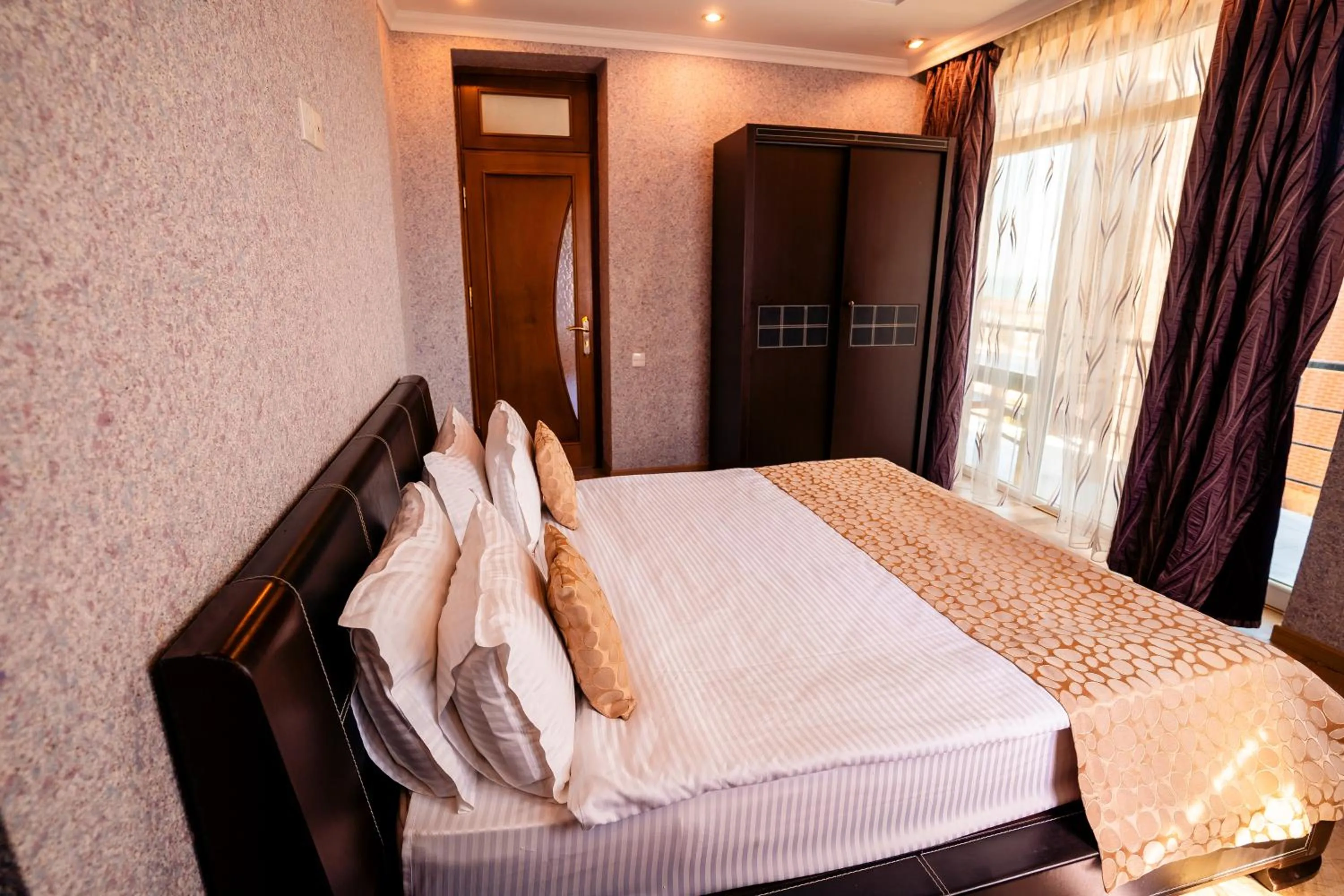 Bed in Panorama Villa Lux Hotel