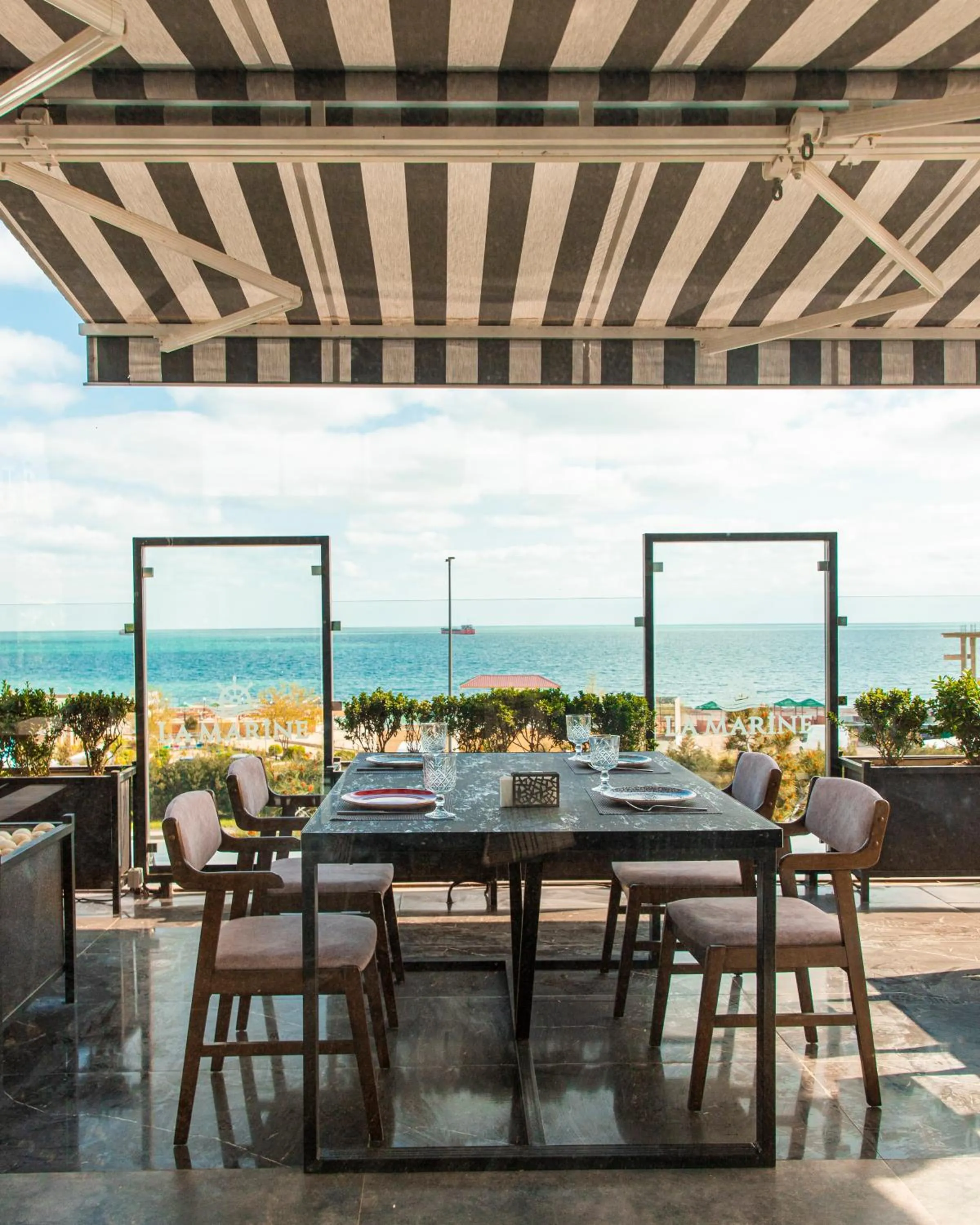 Restaurant/places to eat in Panorama Villa Lux Hotel