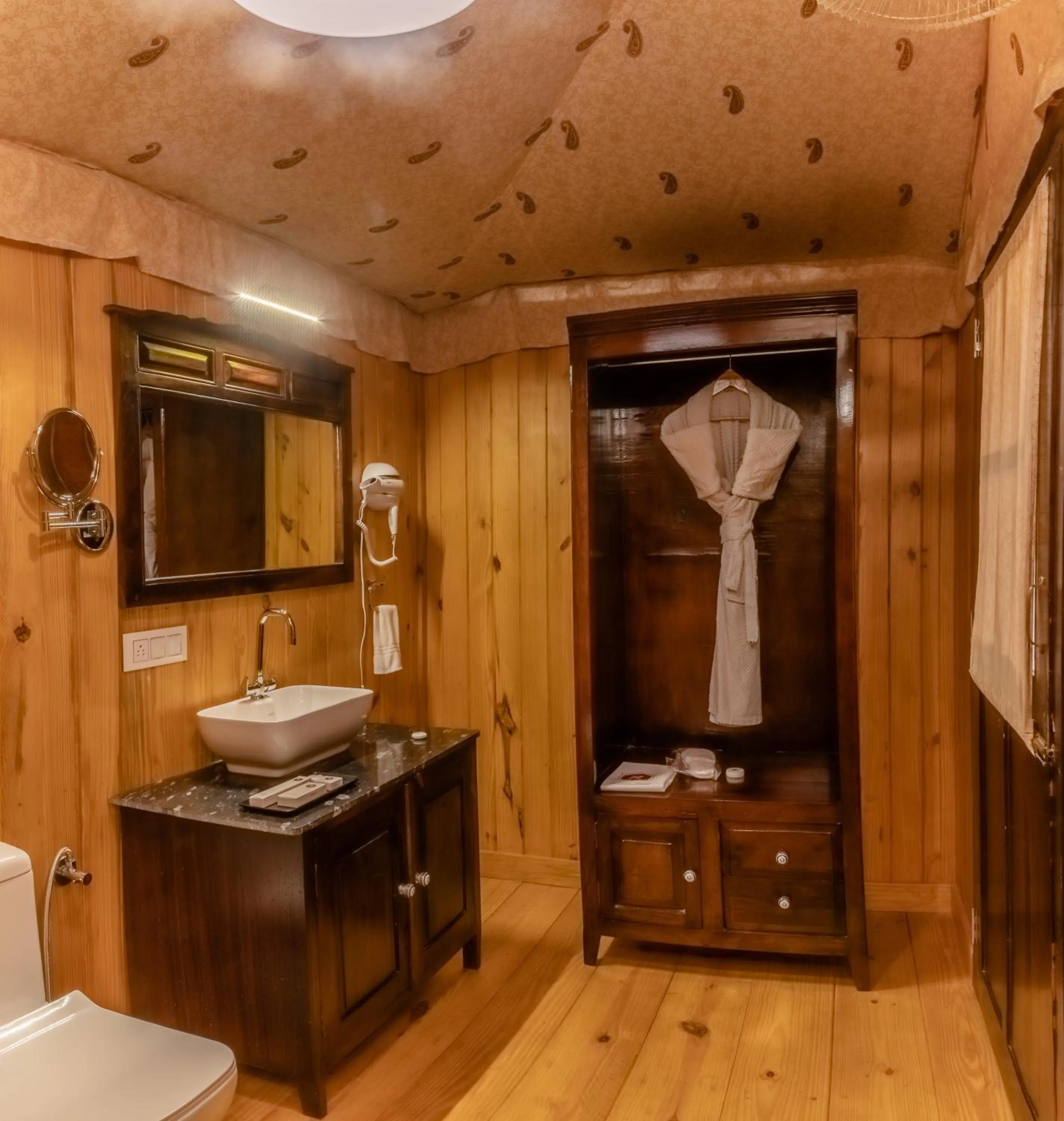 Bathroom in Rawai Luxury Tents Pushkar
