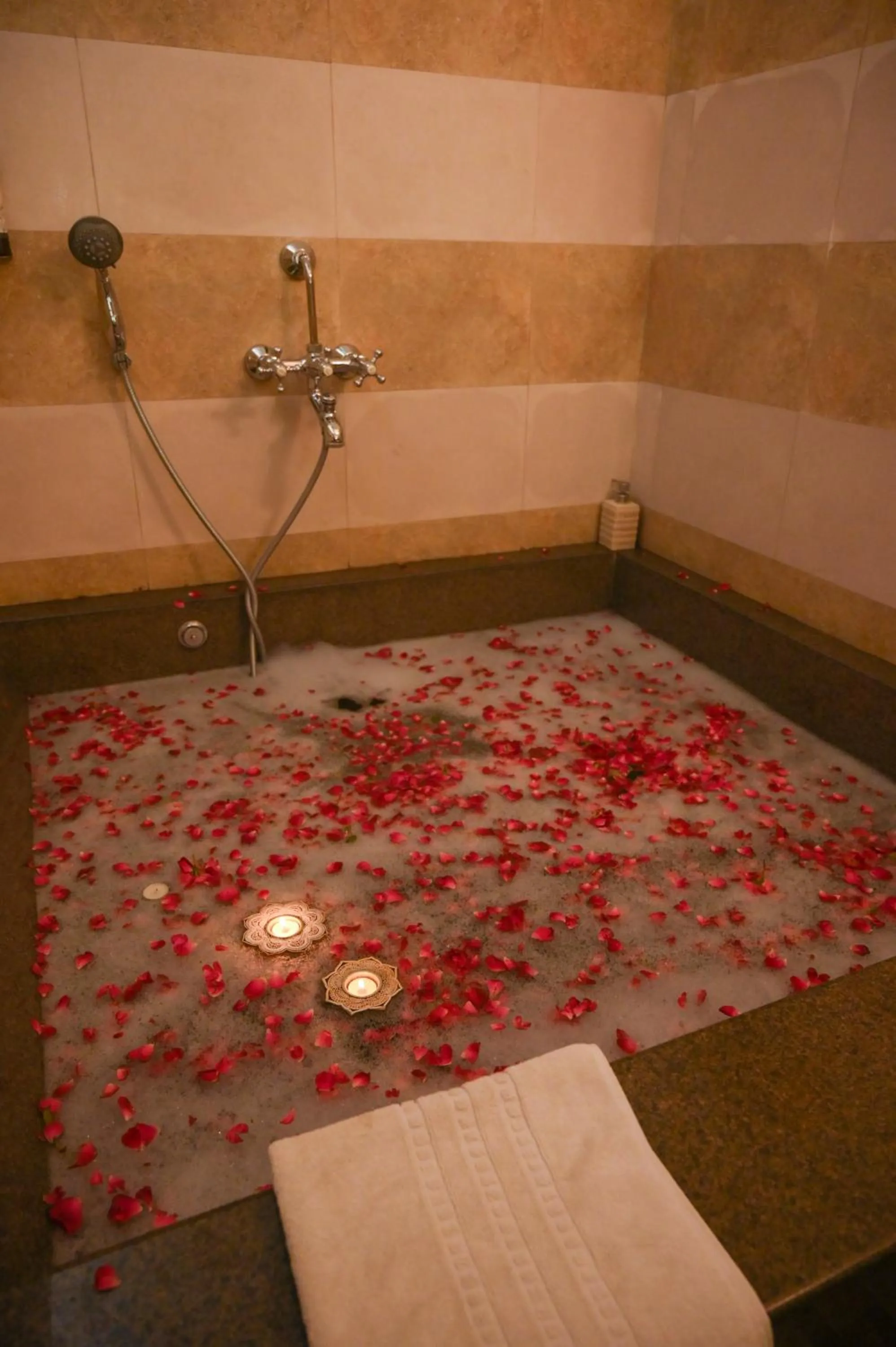 Bathroom in Rawai Luxury Tents Pushkar