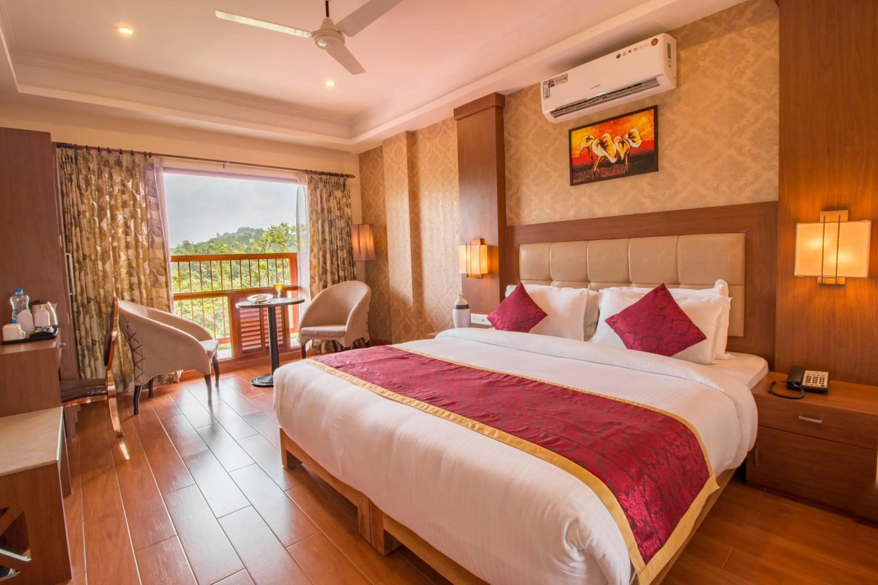 Bedroom, Bed in Crown Valley Thekkady