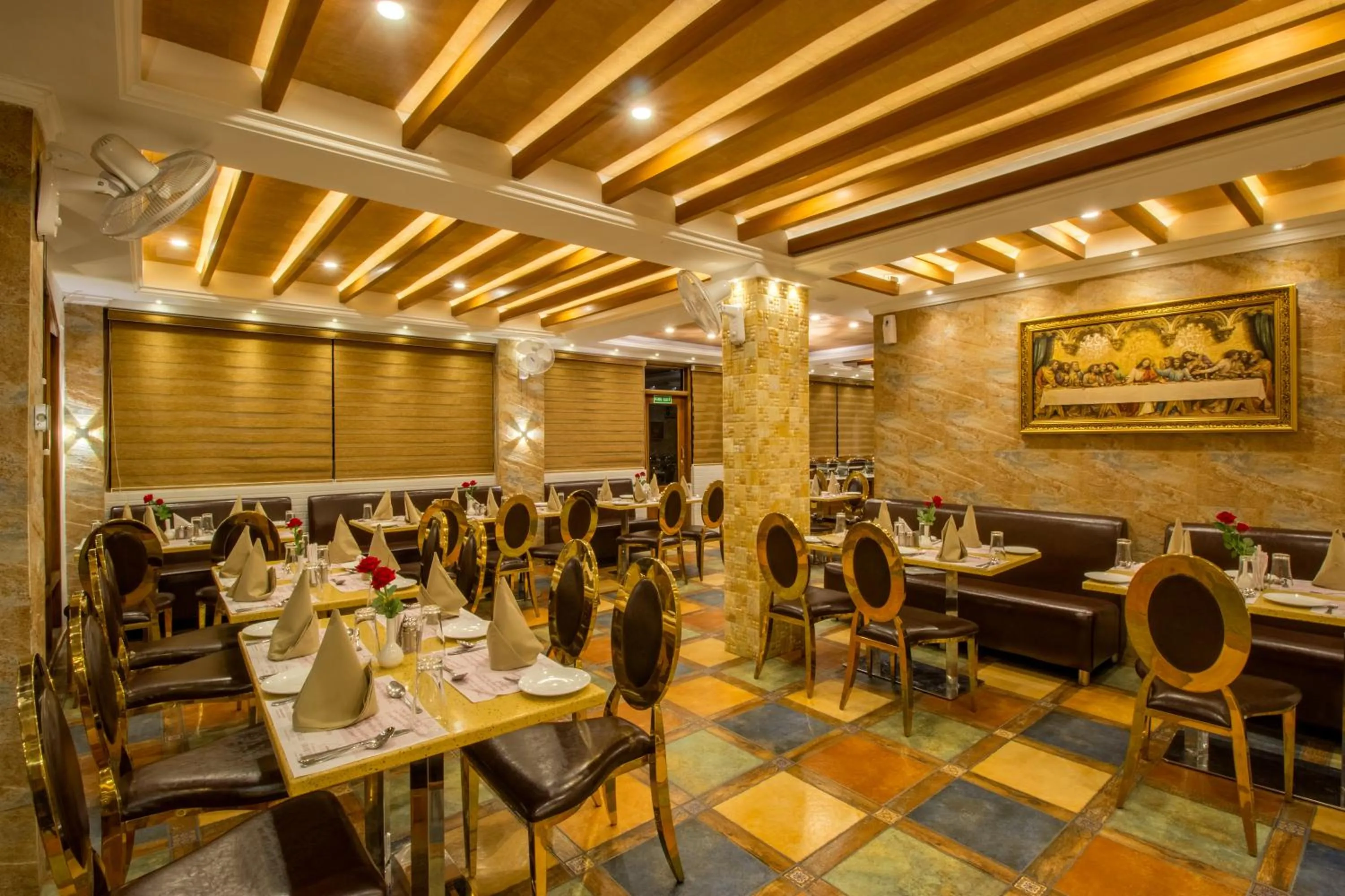 Restaurant/places to eat in Crown Valley Thekkady