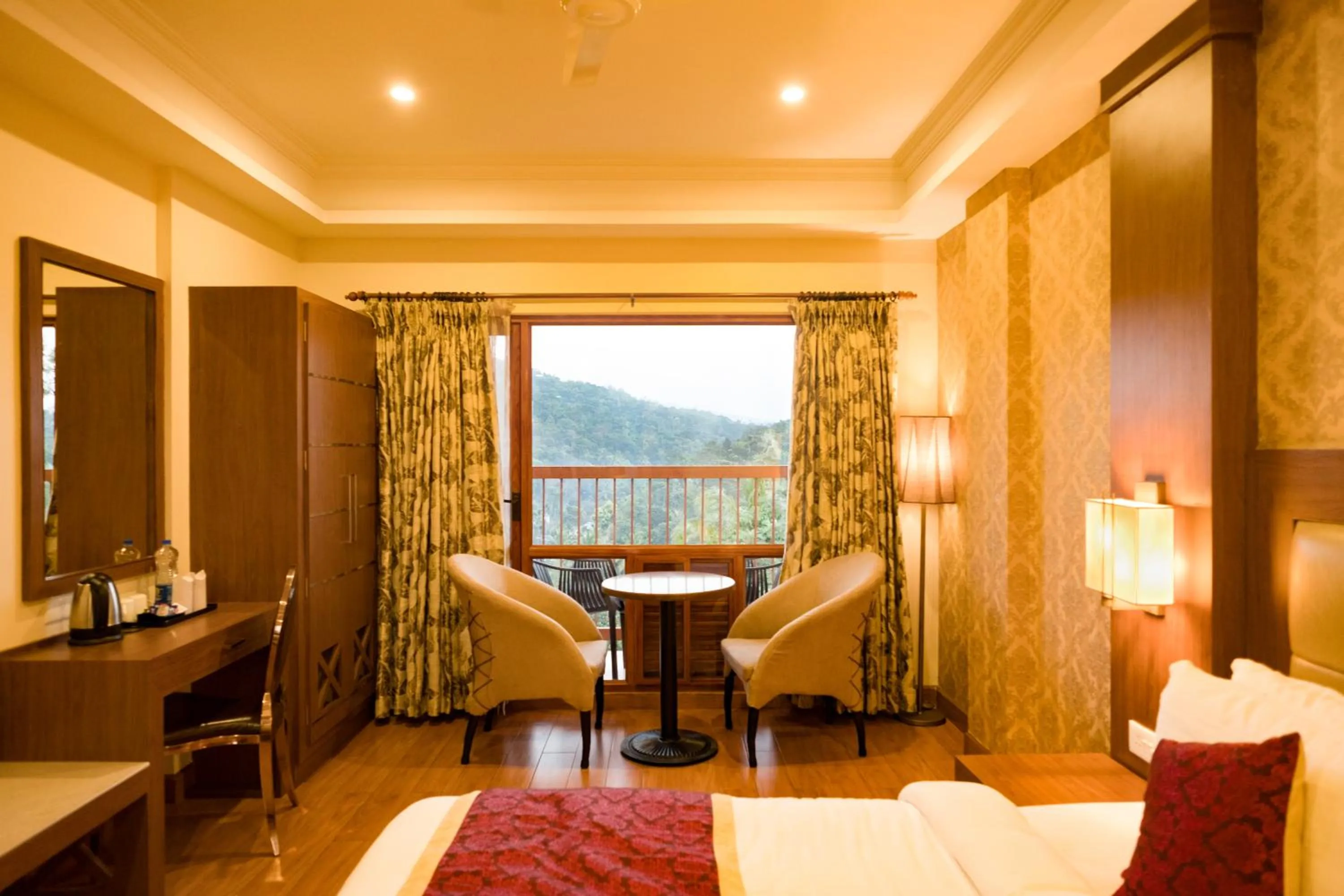 Bedroom, Bed in Crown Valley Thekkady