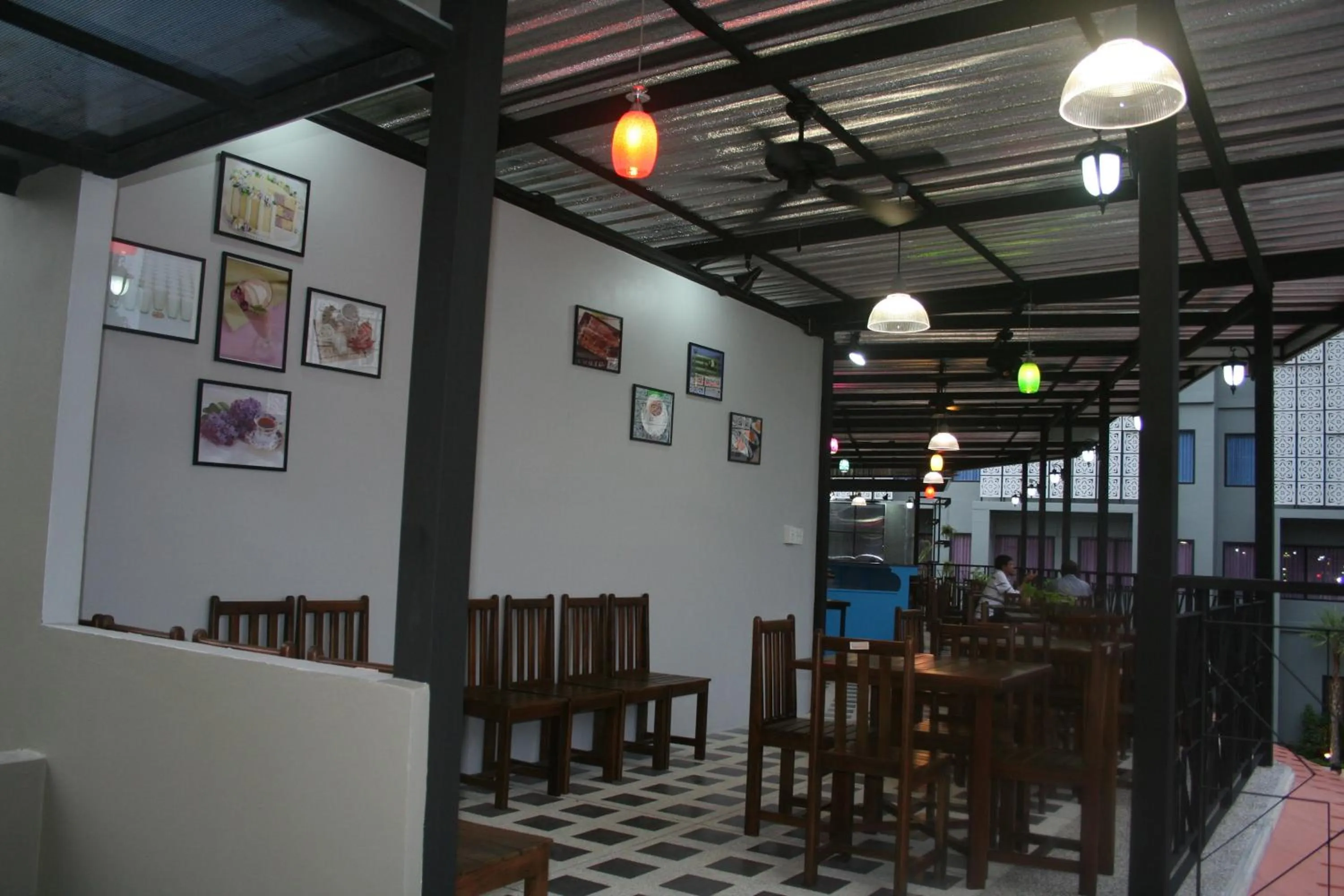 Restaurant/places to eat in Dinar Lodge