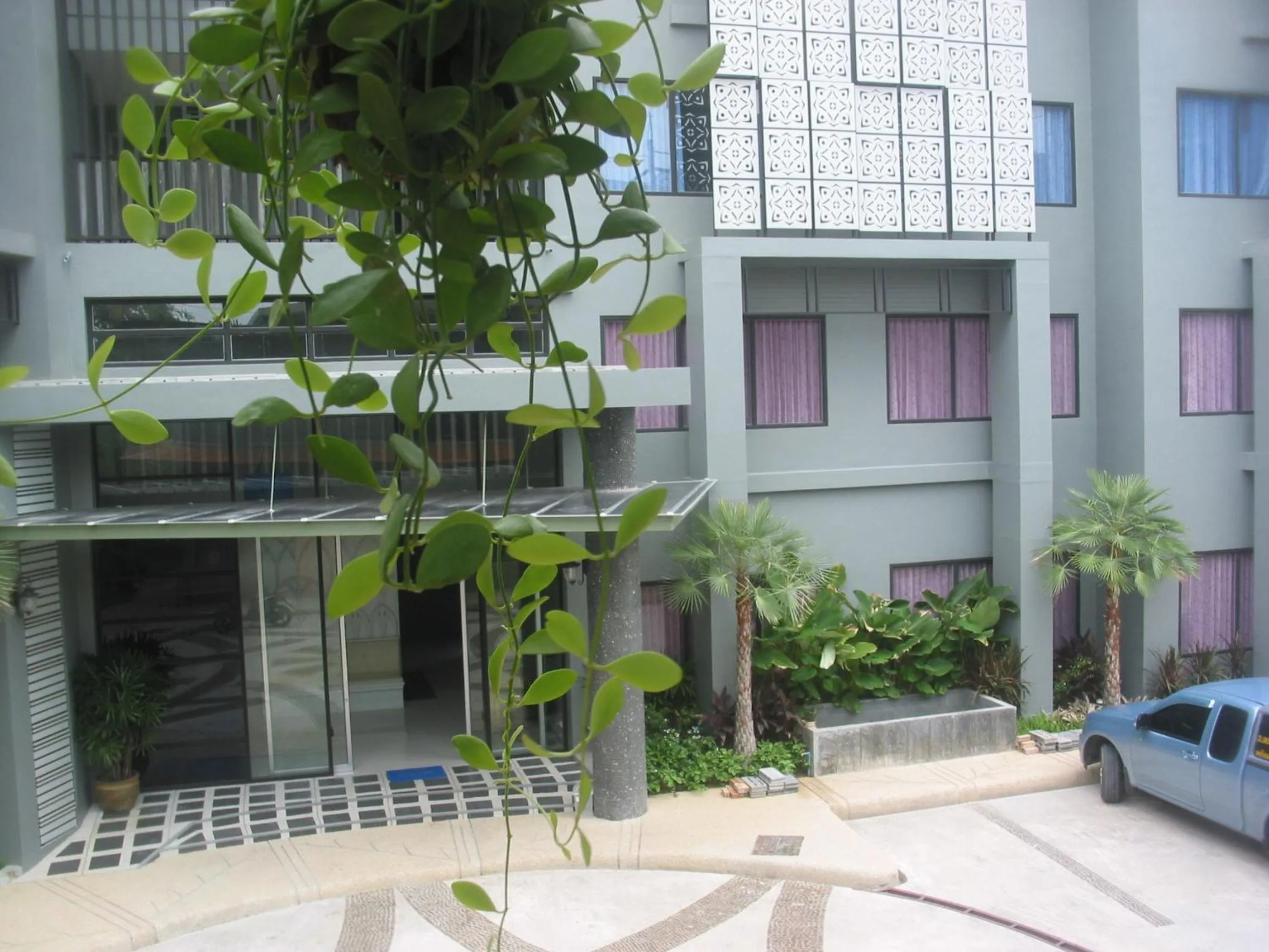 Area and facilities in Dinar Lodge