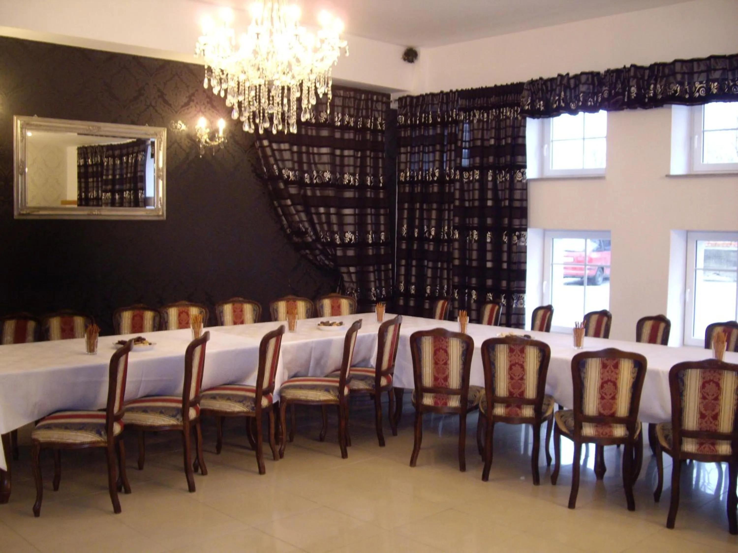 Business facilities in Villa Romeo