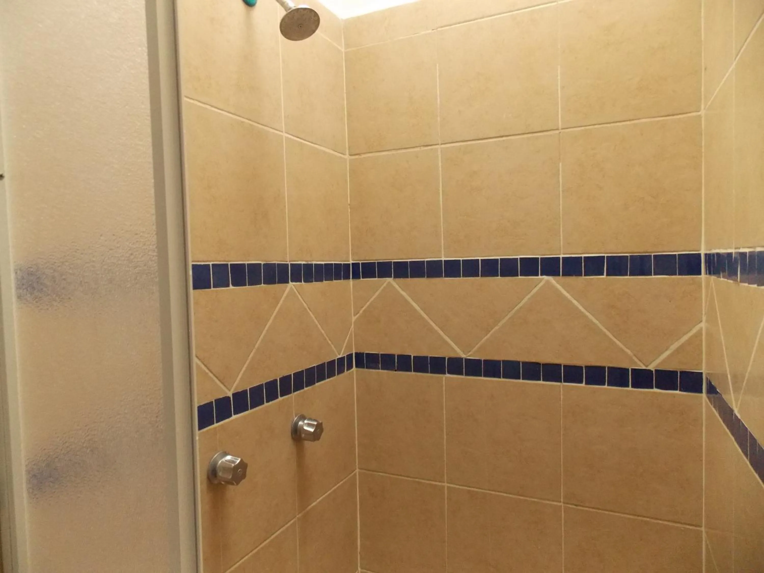 Shower in Hostel Inn