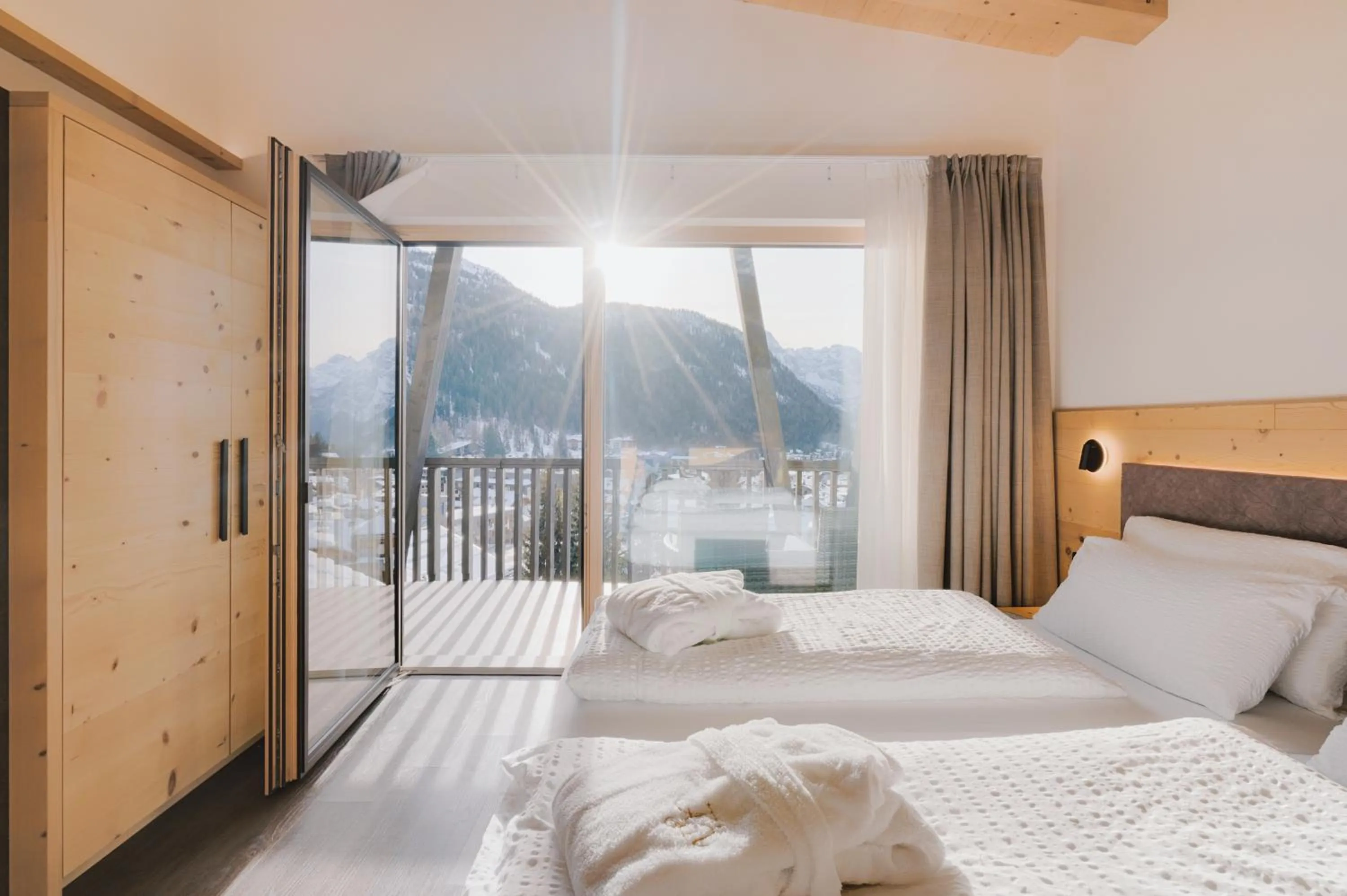 Mountain view, Bed in Alpen Hotel Vidi