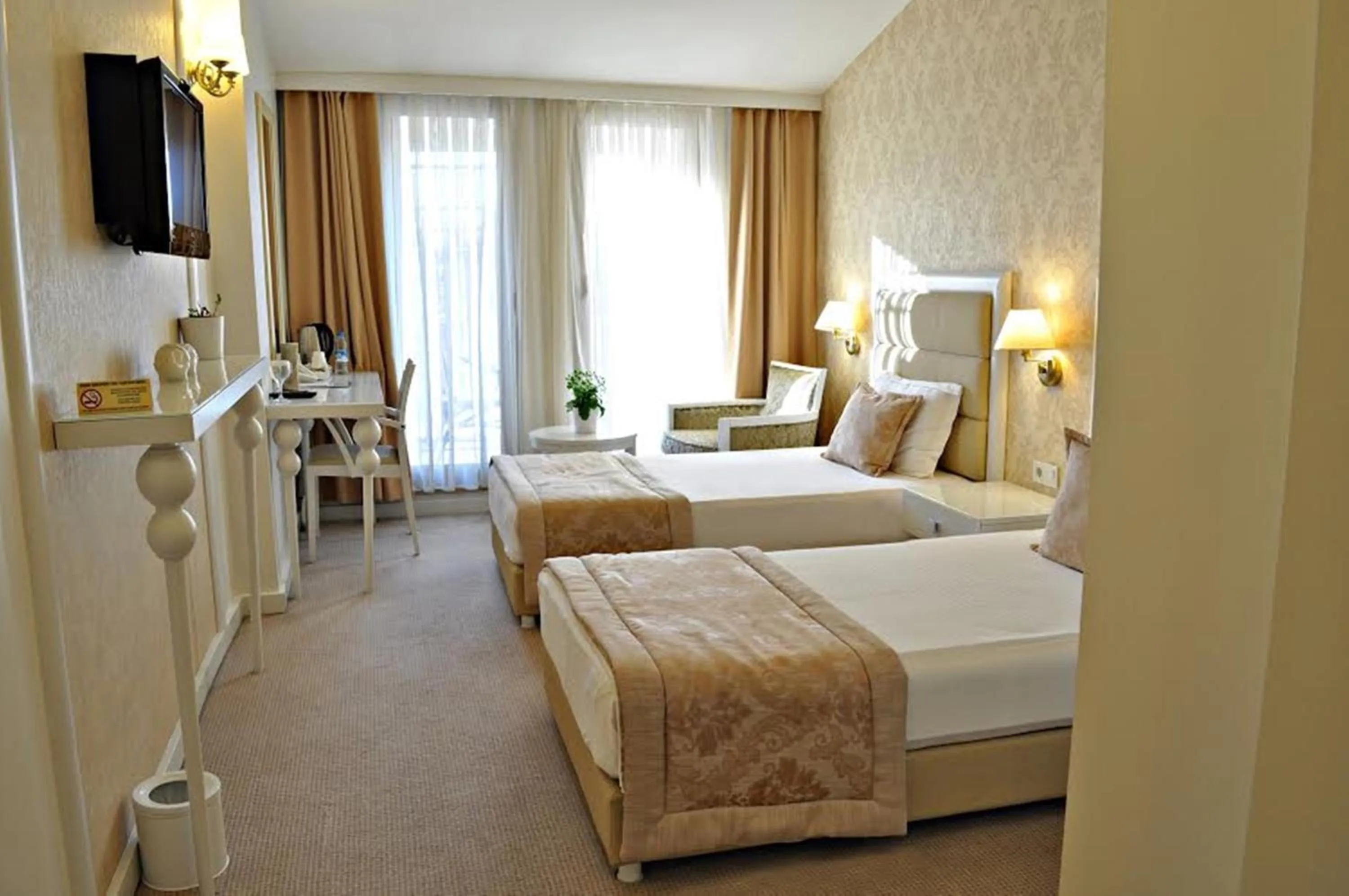 Photo of the whole room, Bed in Hotel Edirne Palace