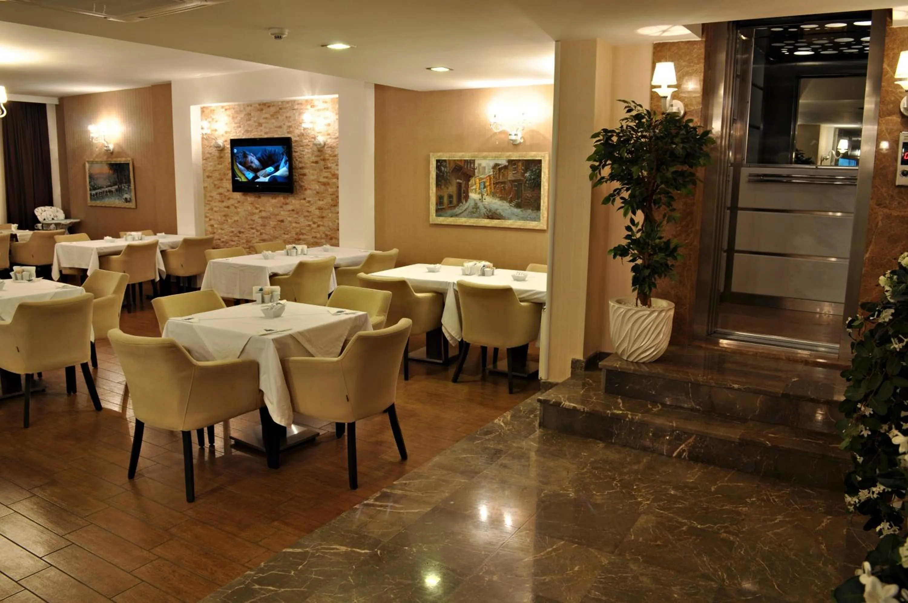 Restaurant/places to eat in Hotel Edirne Palace