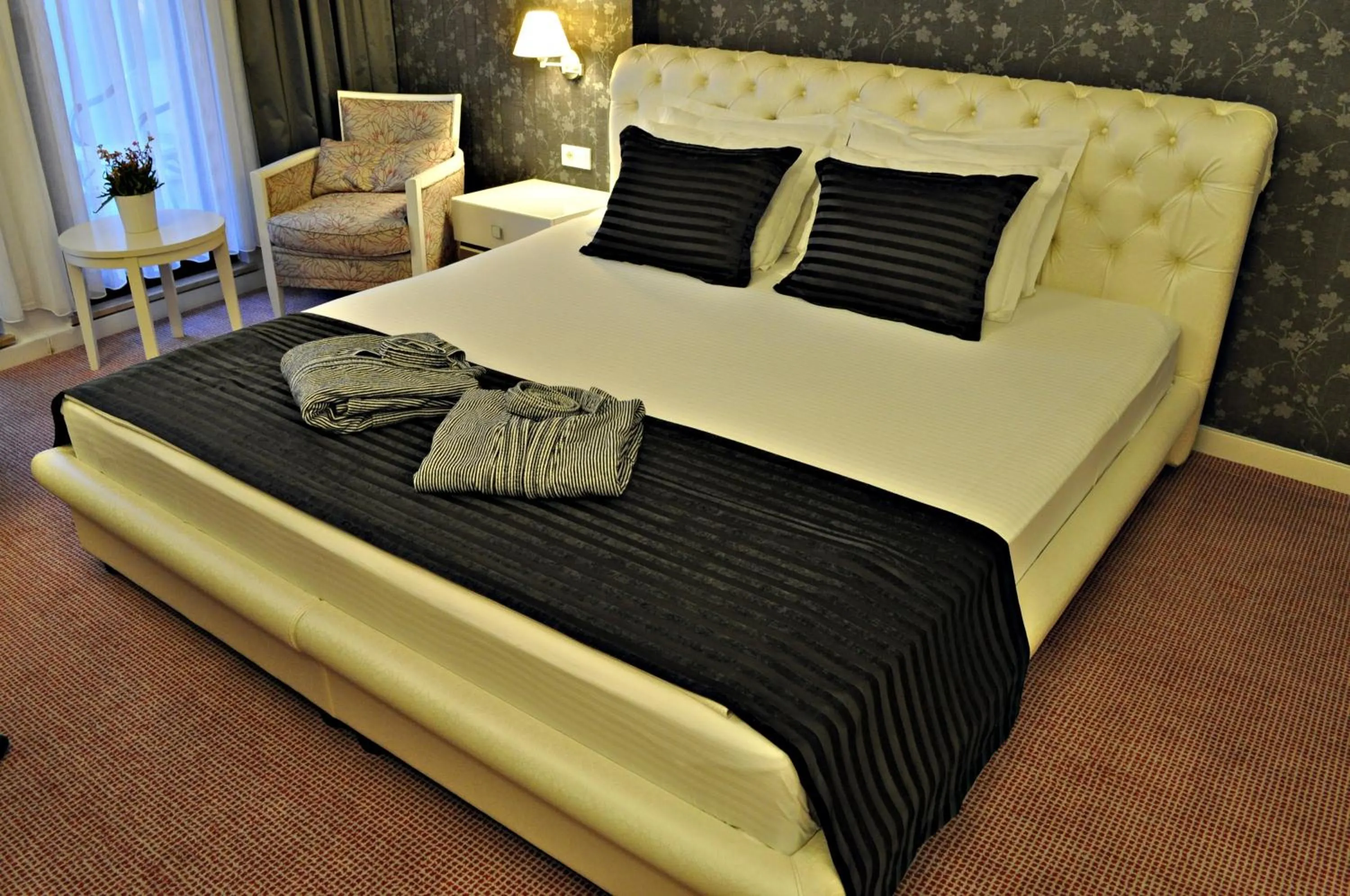 Photo of the whole room, Bed in Hotel Edirne Palace