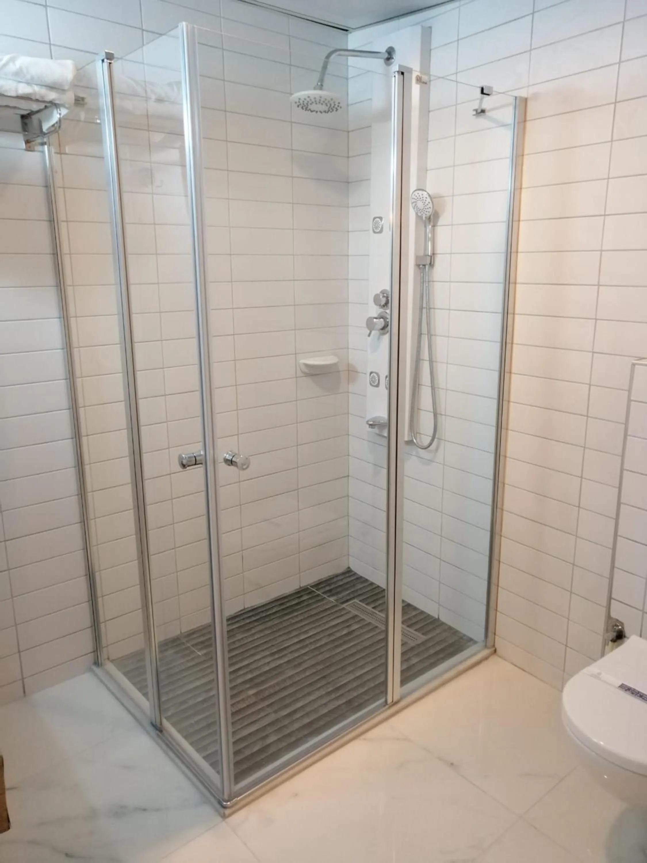 Shower in Hotel Edirne Palace