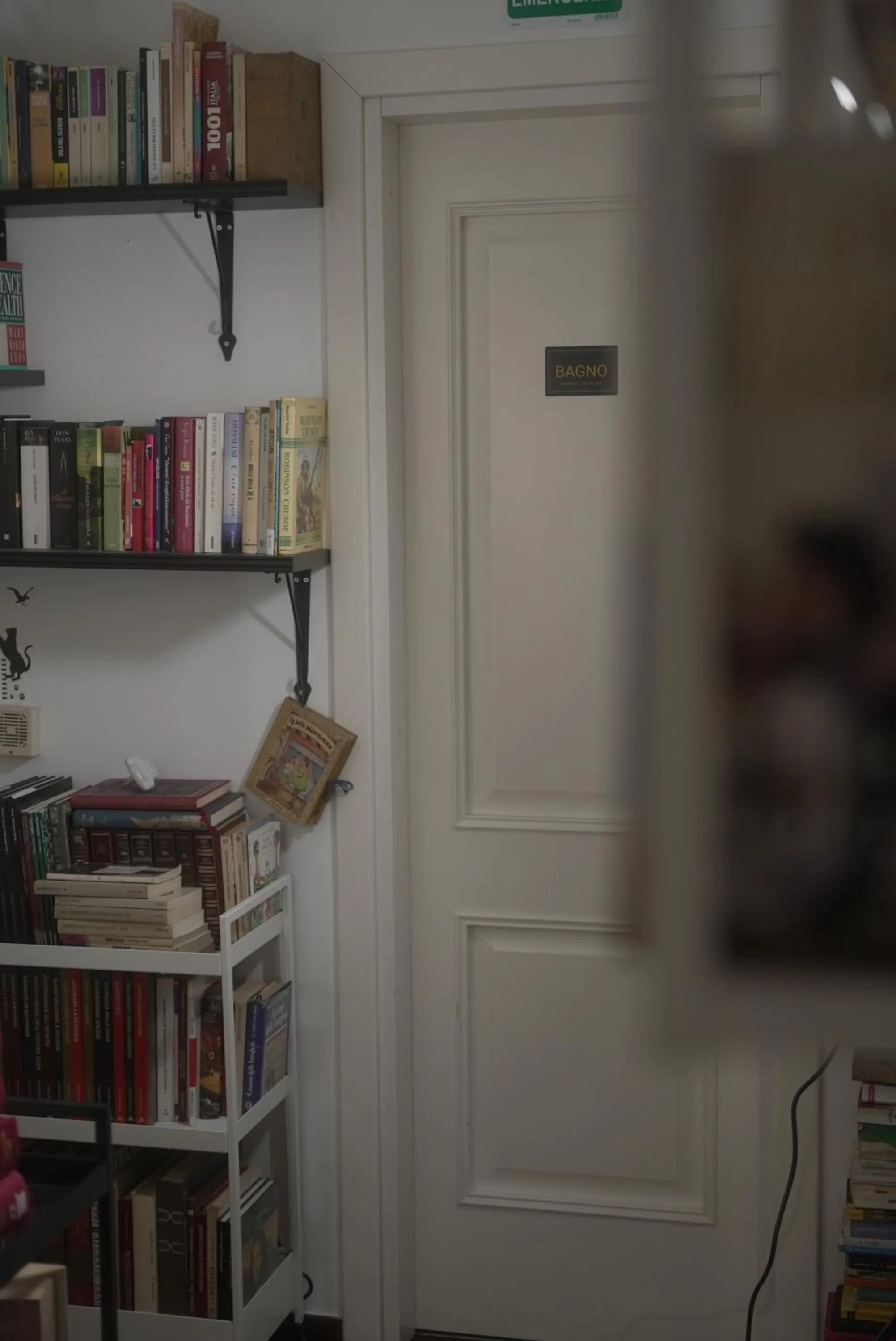 Library in Casa Mia Guesthouse