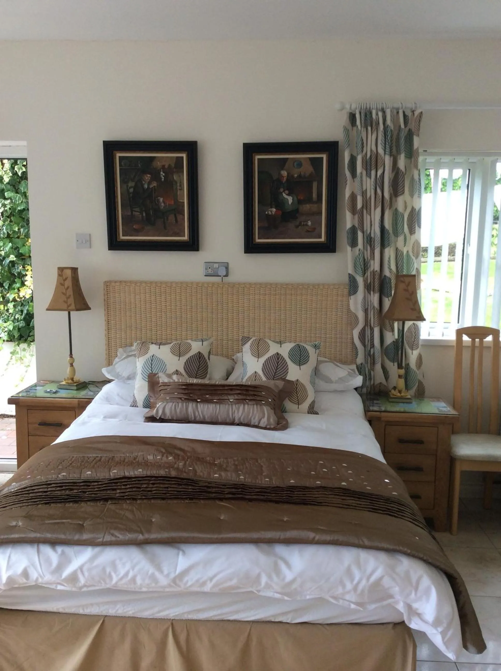 Bedroom, Bed in Lurgan West Lodge