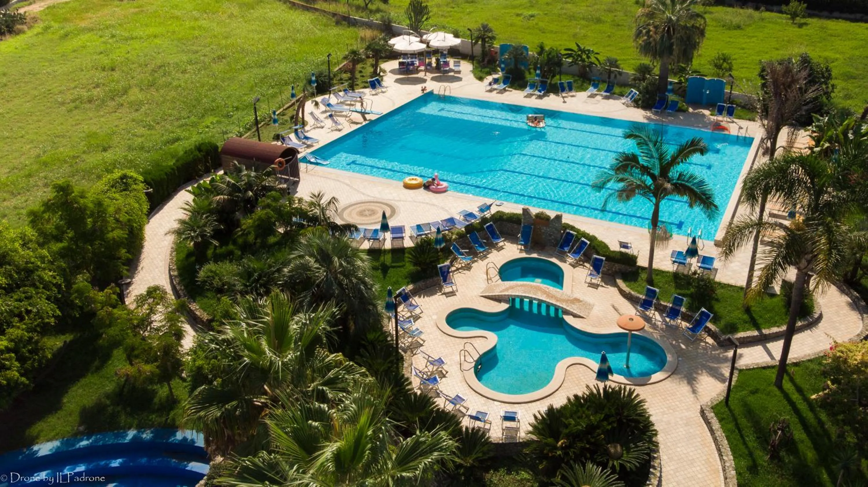 Swimming pool in Hotel Calabrisella