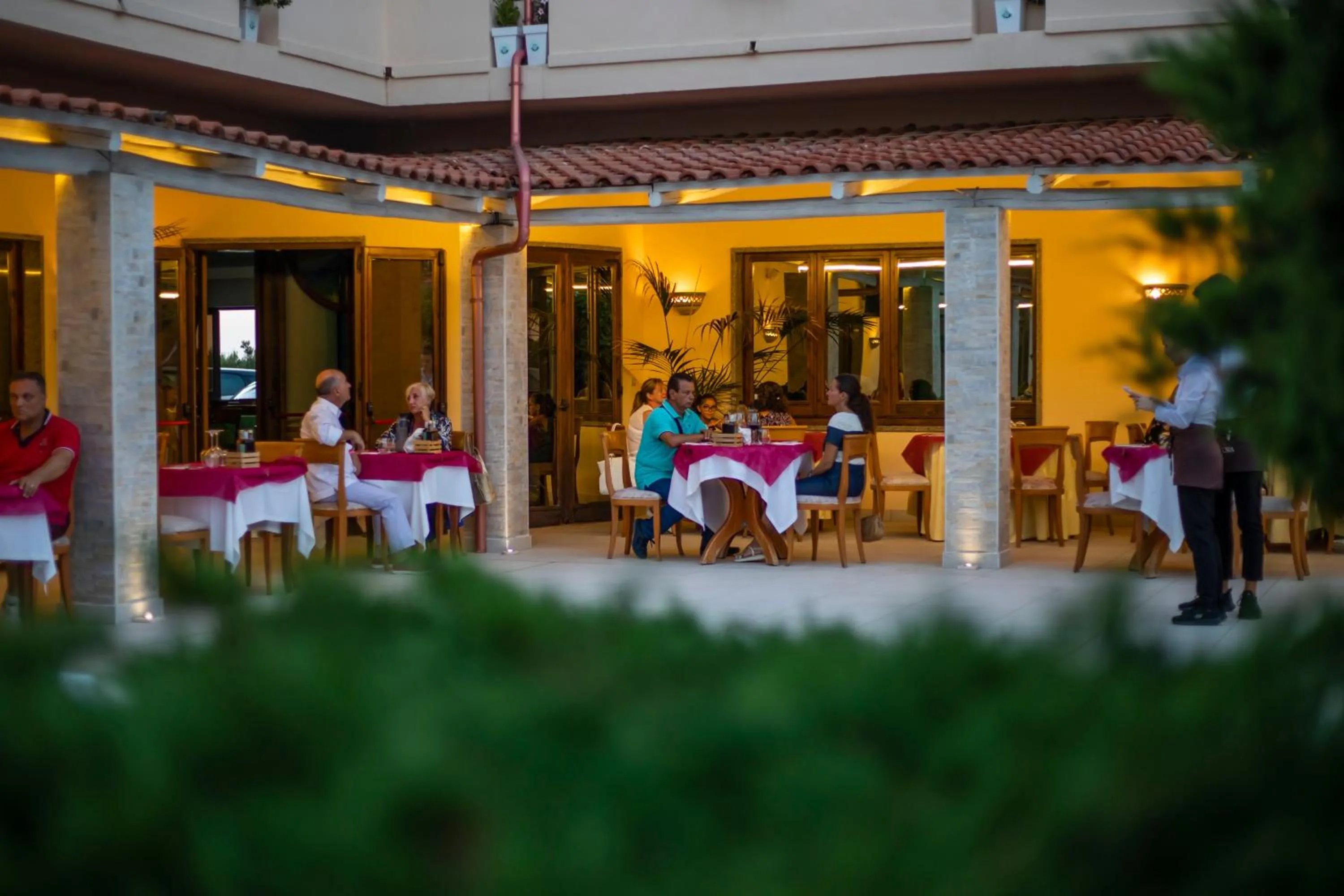 Restaurant/places to eat in Hotel Calabrisella