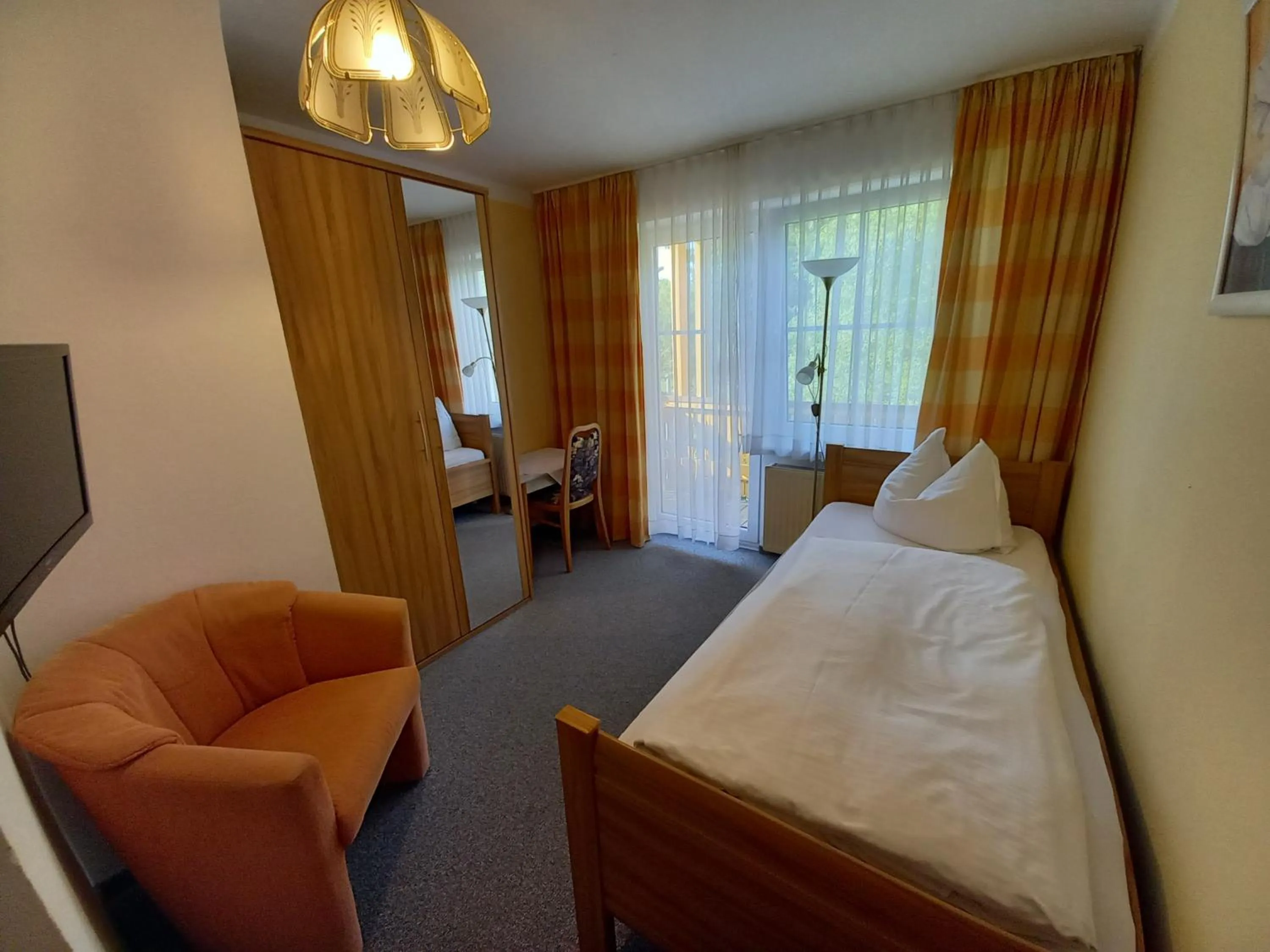 Bedroom, Bed in Lallinger Hof