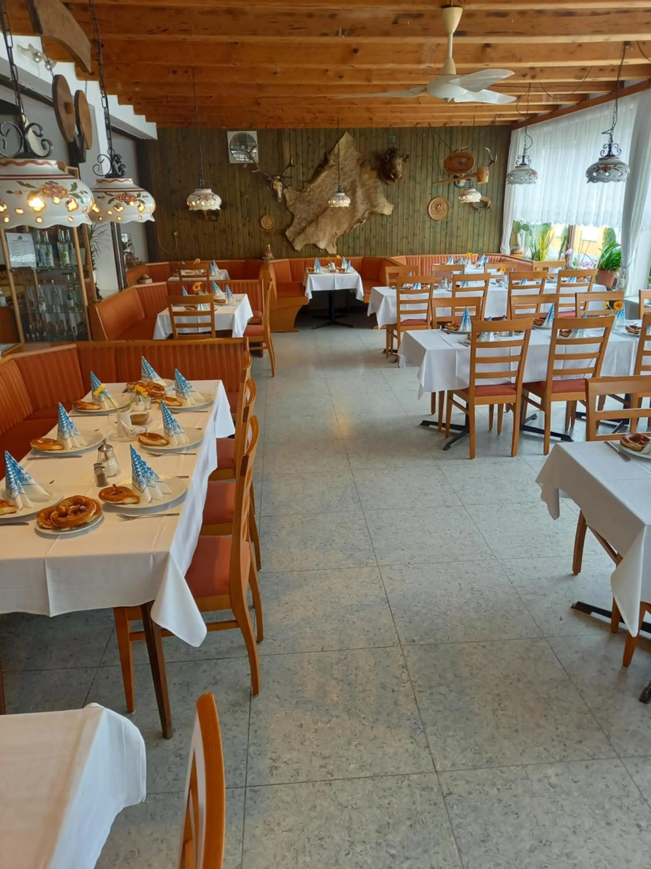 Restaurant/places to eat in Lallinger Hof