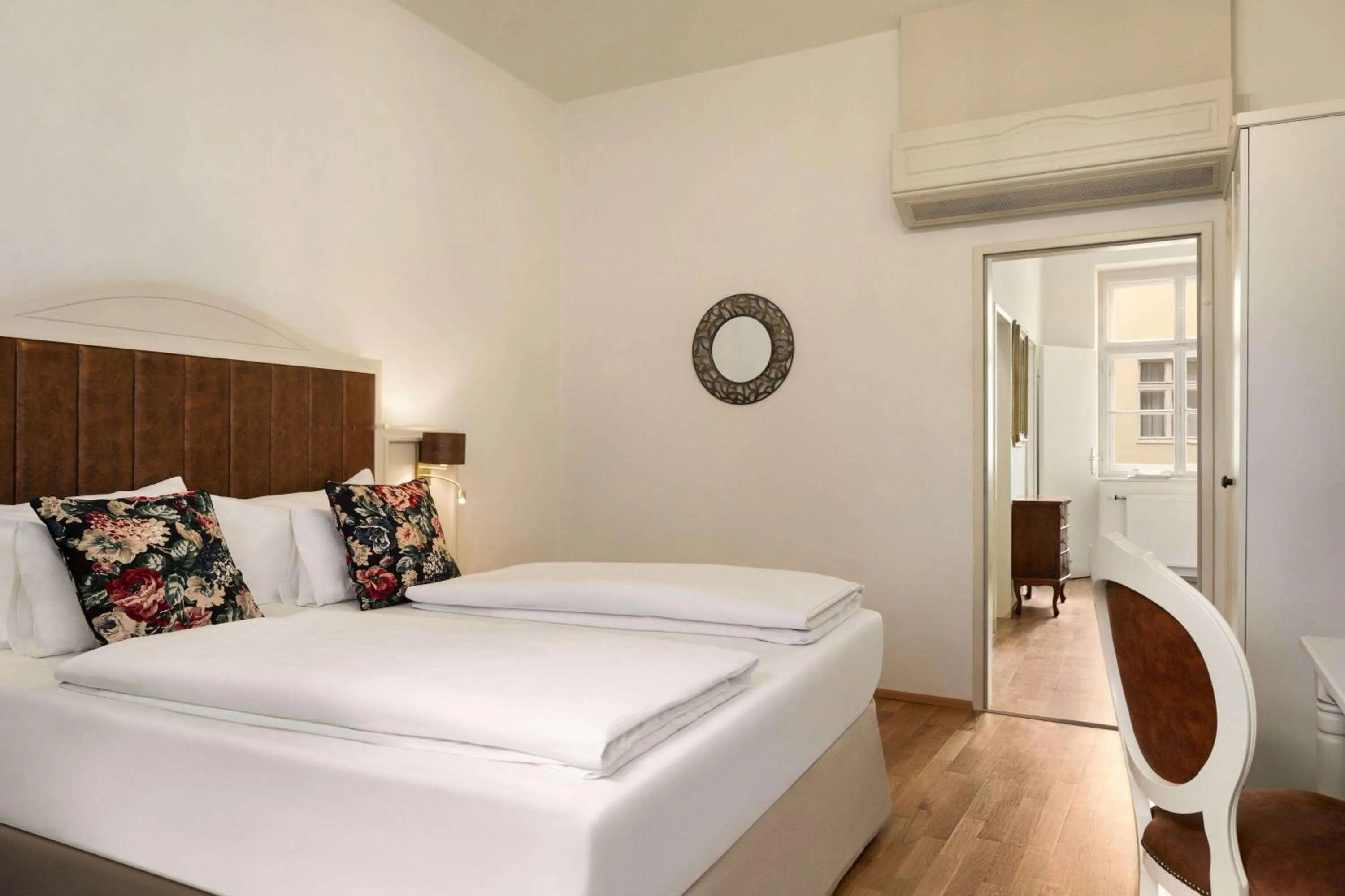 Photo of the whole room, Bed in Amedia Plaza Wels, Trademark Collection by Wyndham