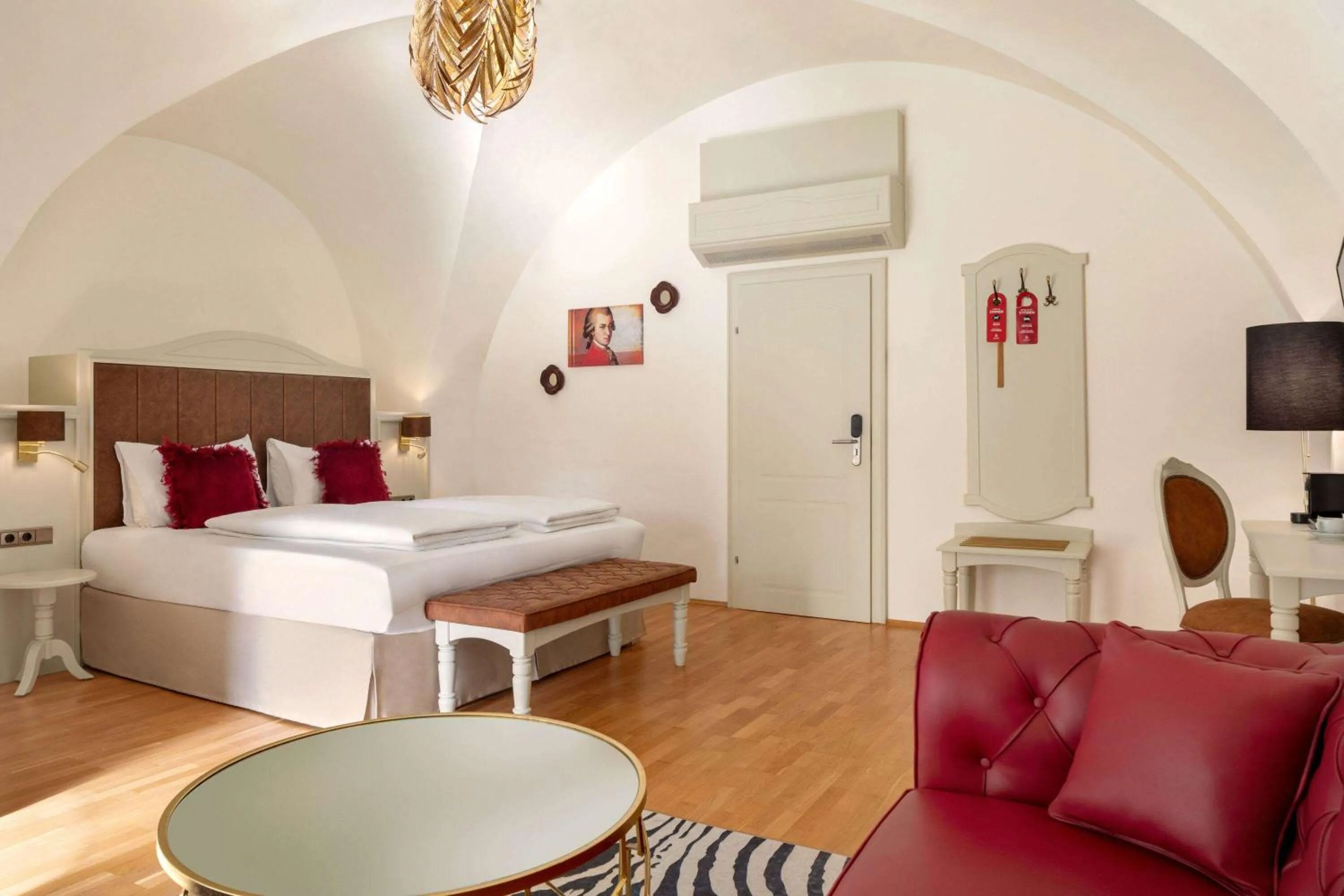 Photo of the whole room, Bed in Amedia Plaza Wels, Trademark Collection by Wyndham