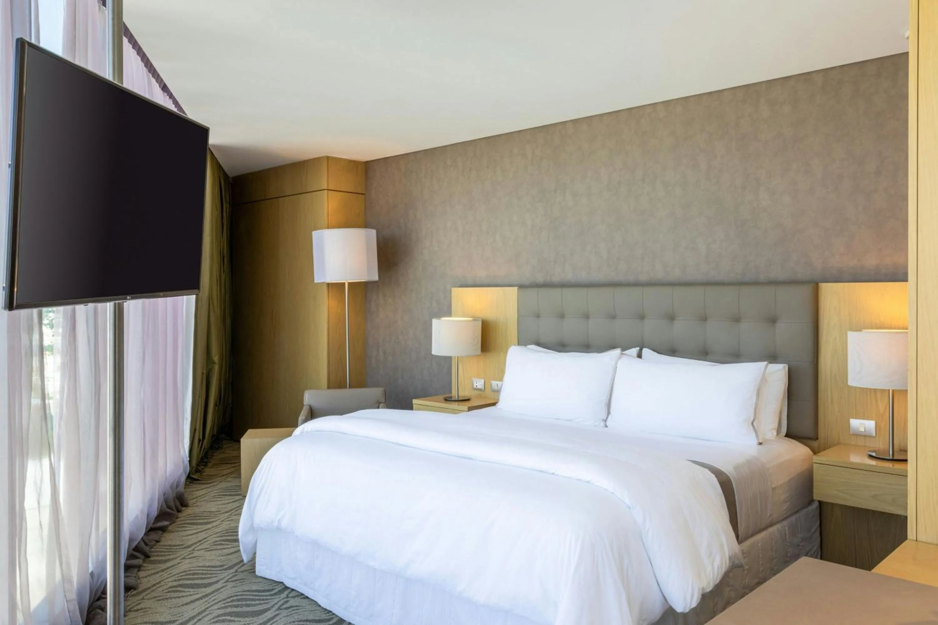 Photo of the whole room, Bed in The Westin Guadalajara