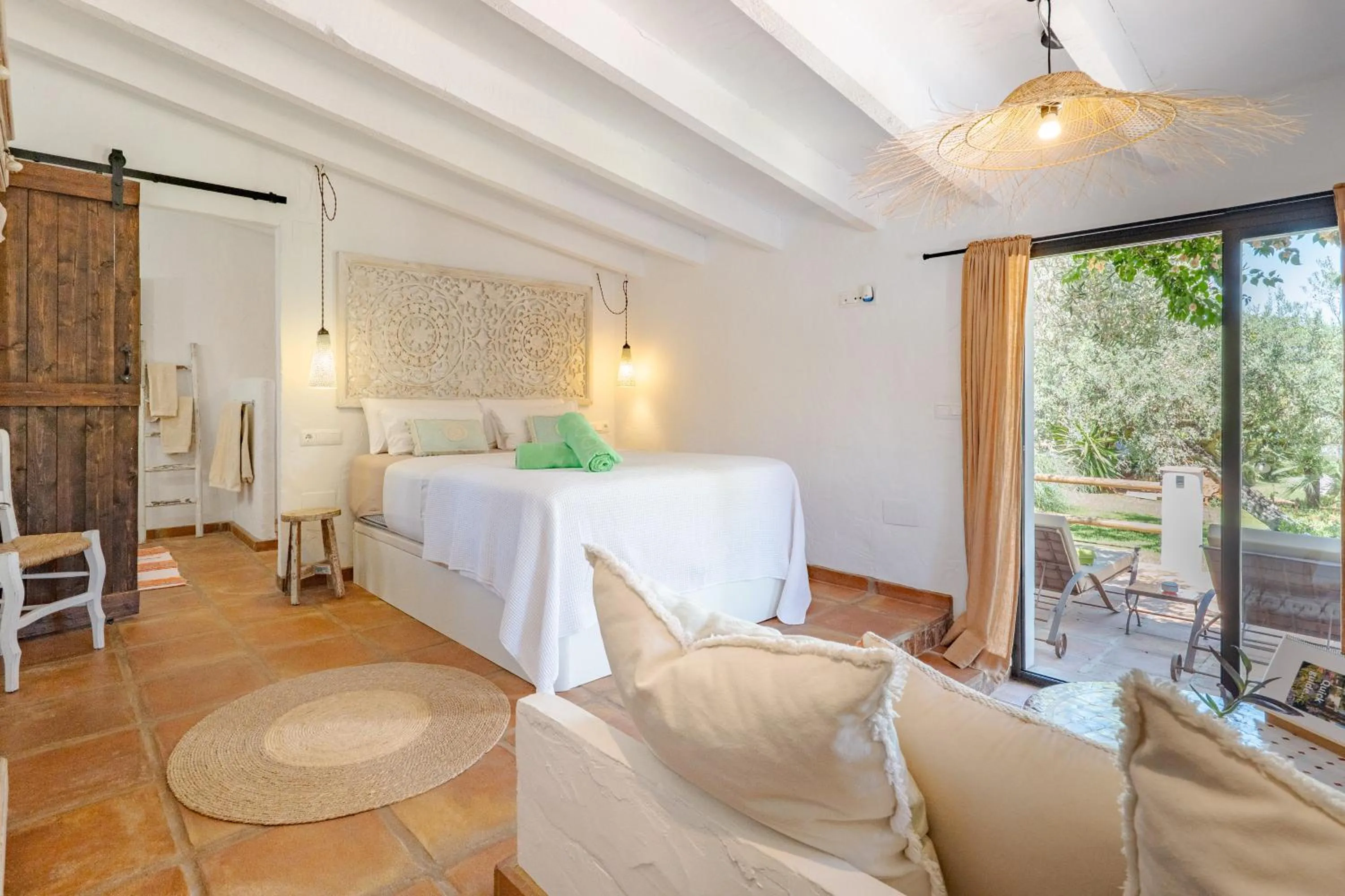 Bed in Roca Verde, Boutique Bed & Breakfast - Adults only