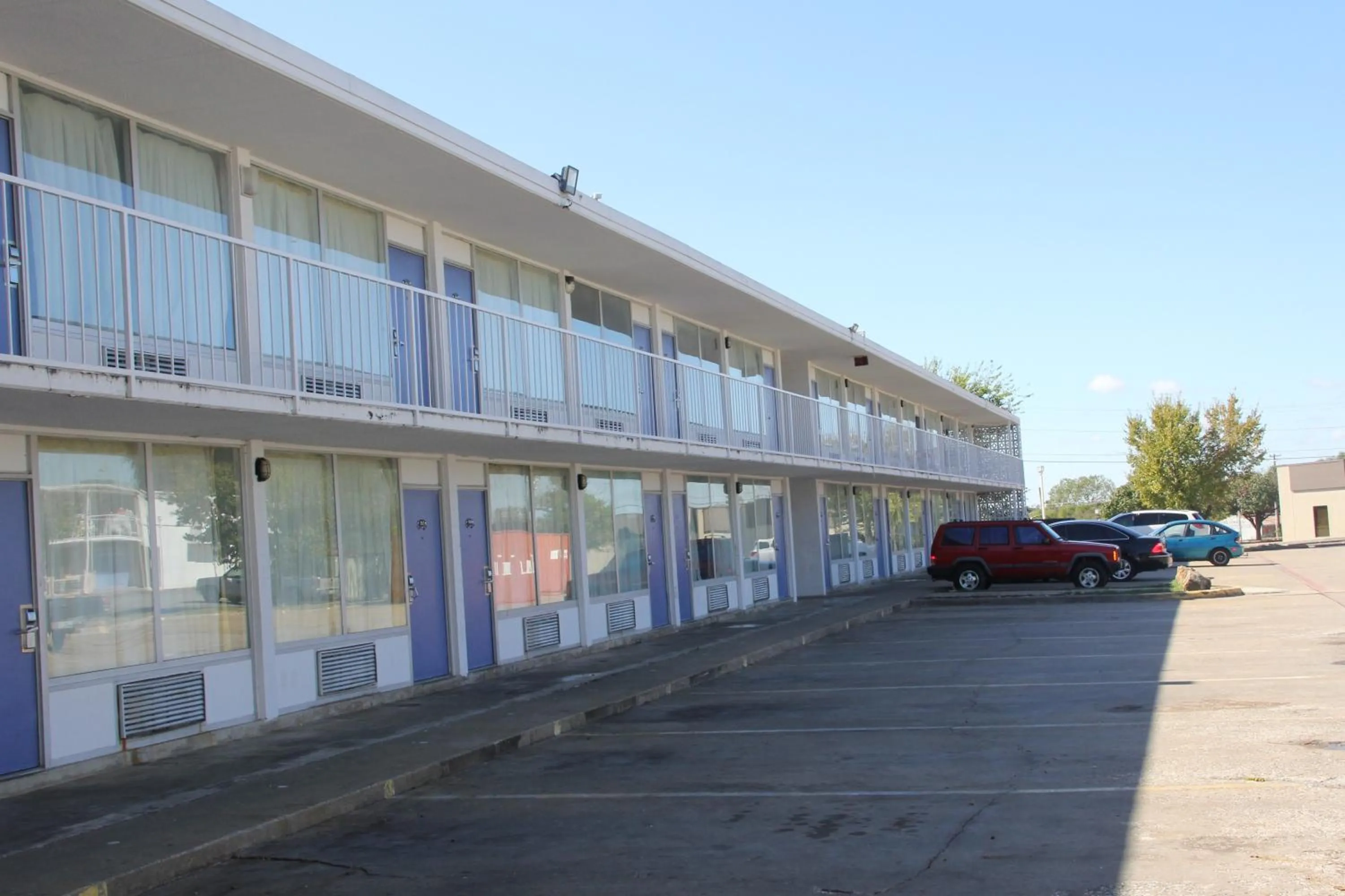 LoneStar Inn and Suites