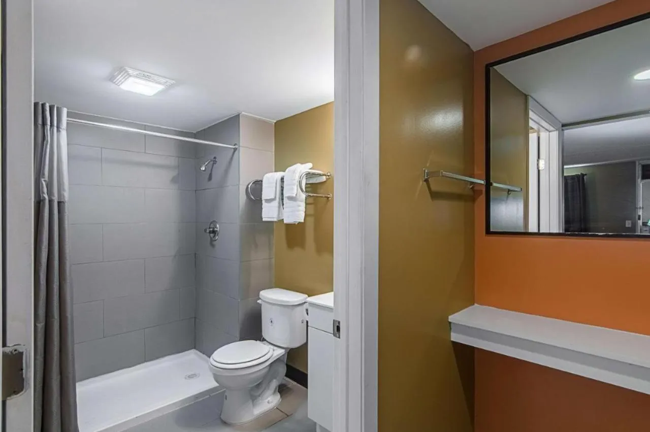 LoneStar Inn and Suites