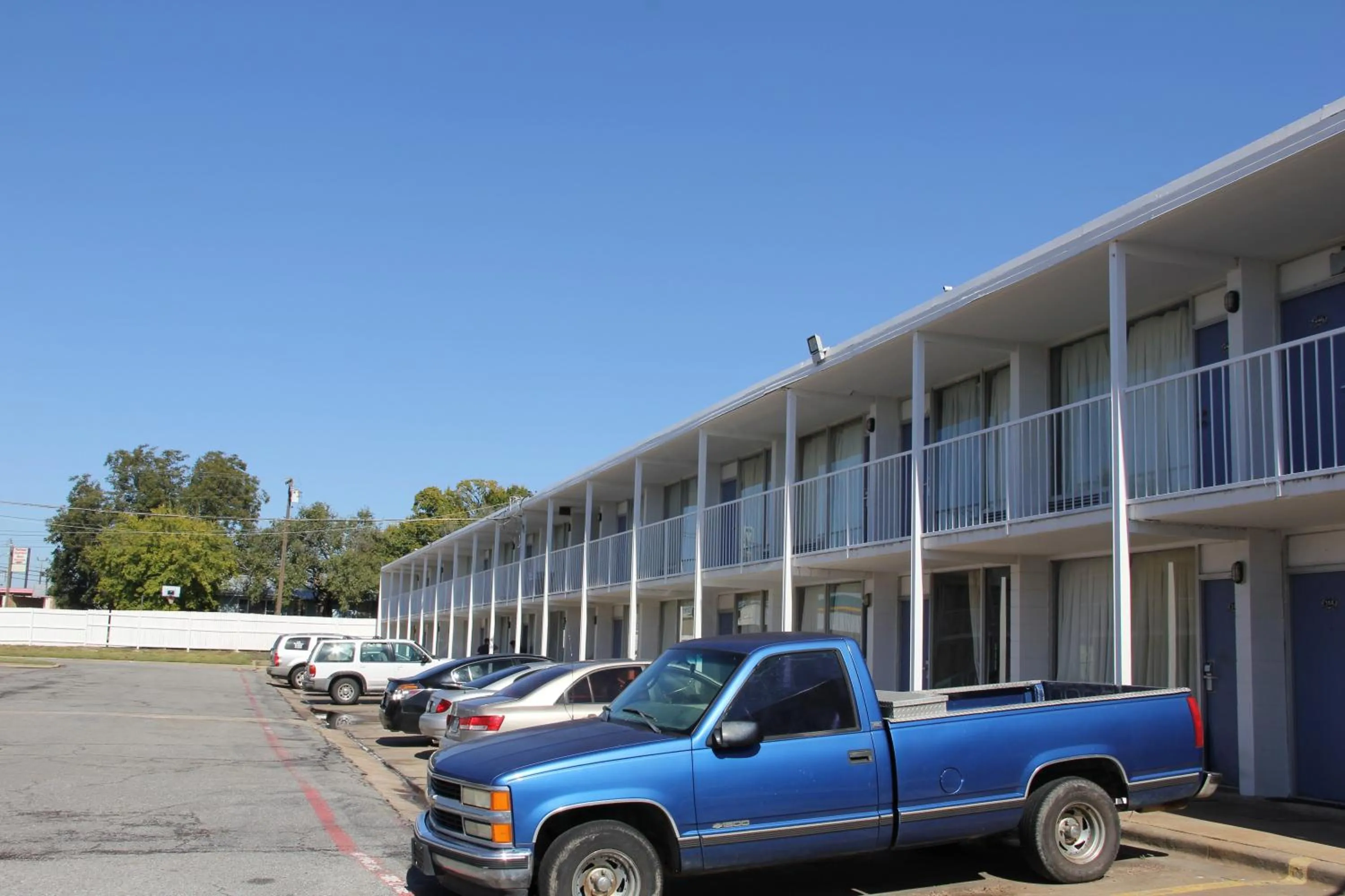 LoneStar Inn and Suites