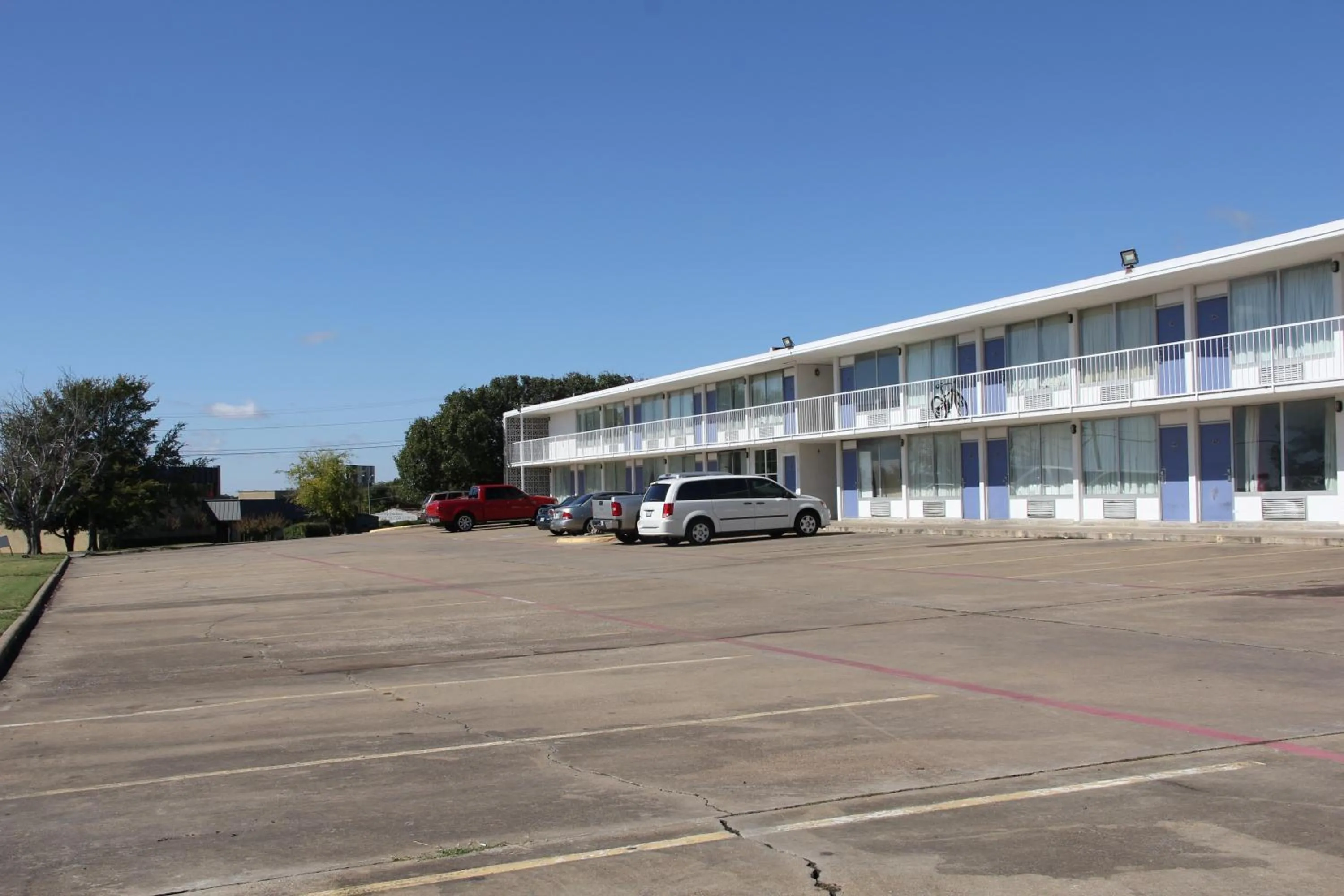 LoneStar Inn and Suites