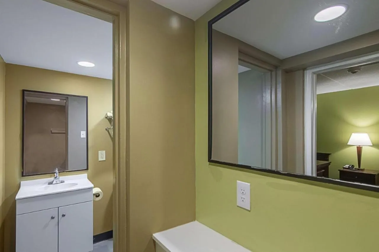 LoneStar Inn and Suites