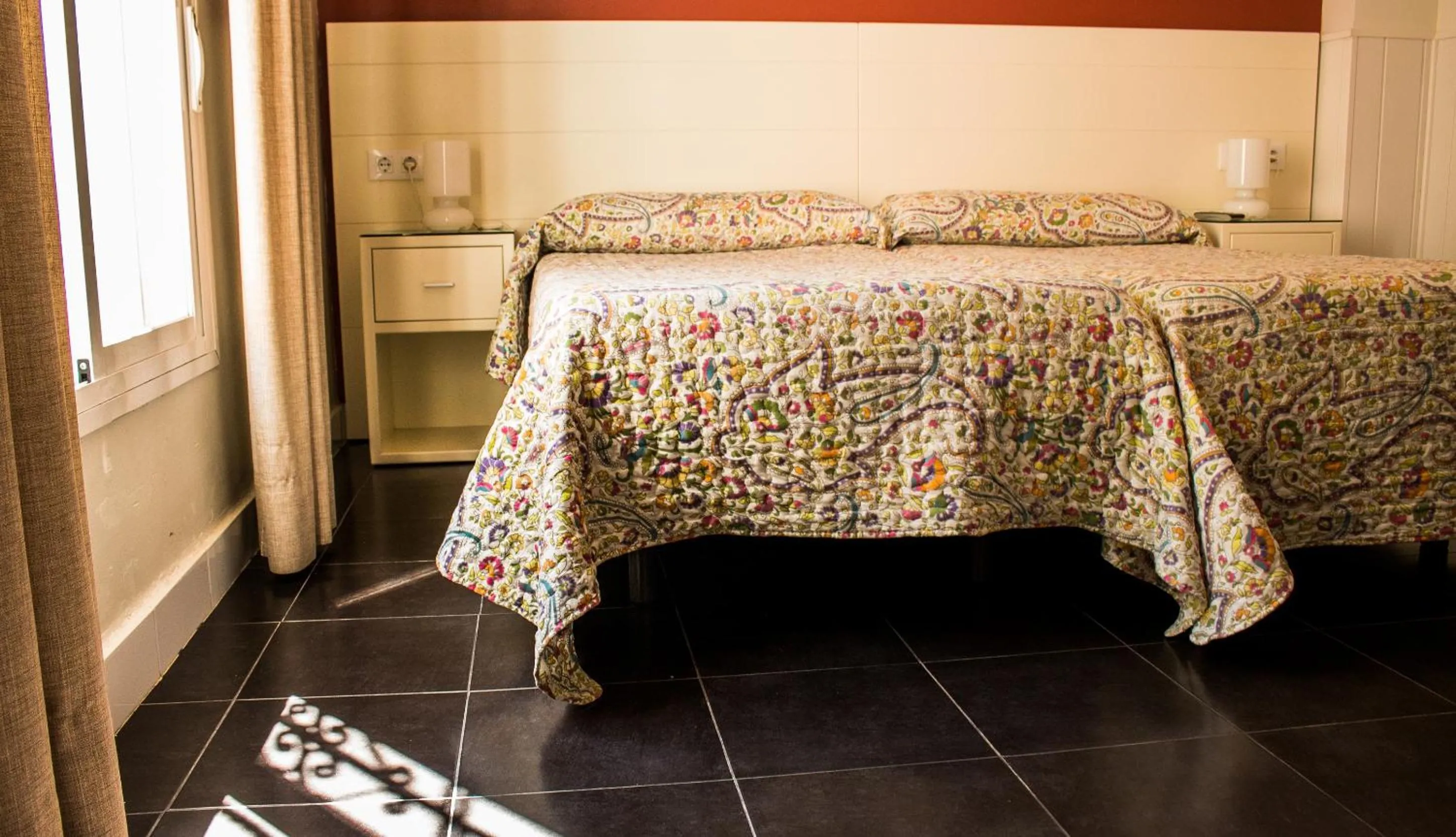 Bedroom, Bed in Hostal San Vicente II