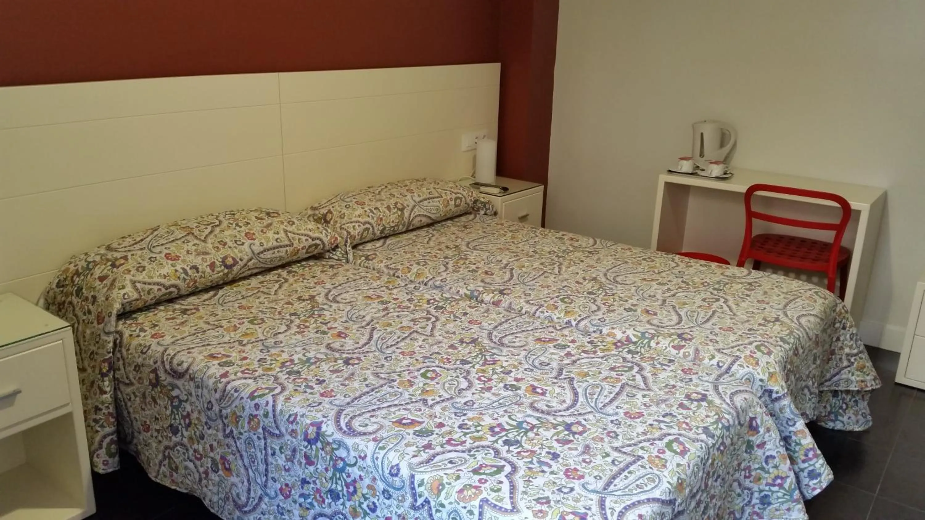 Bed in Hostal San Vicente II
