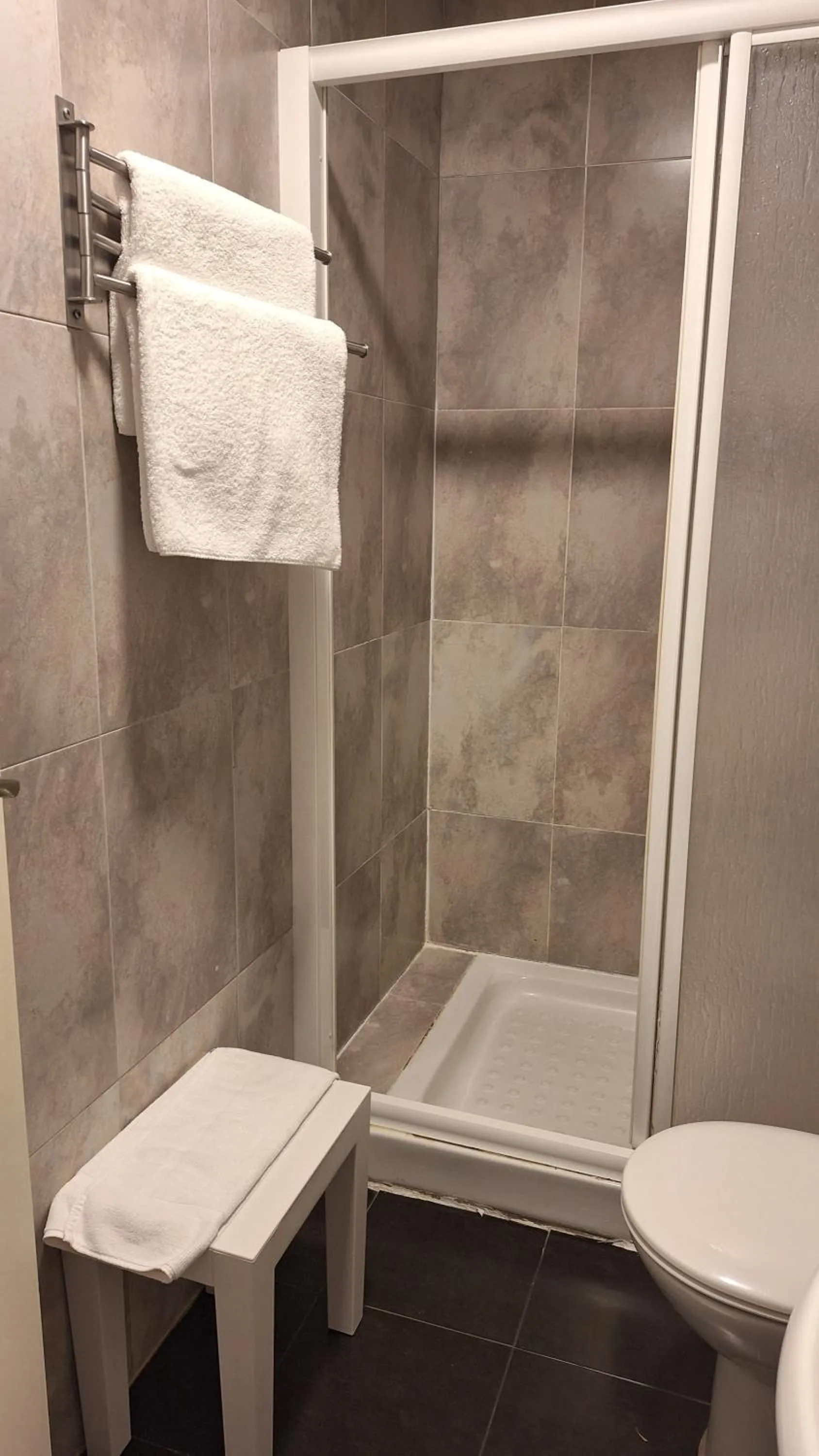 Shower in Hostal San Vicente II