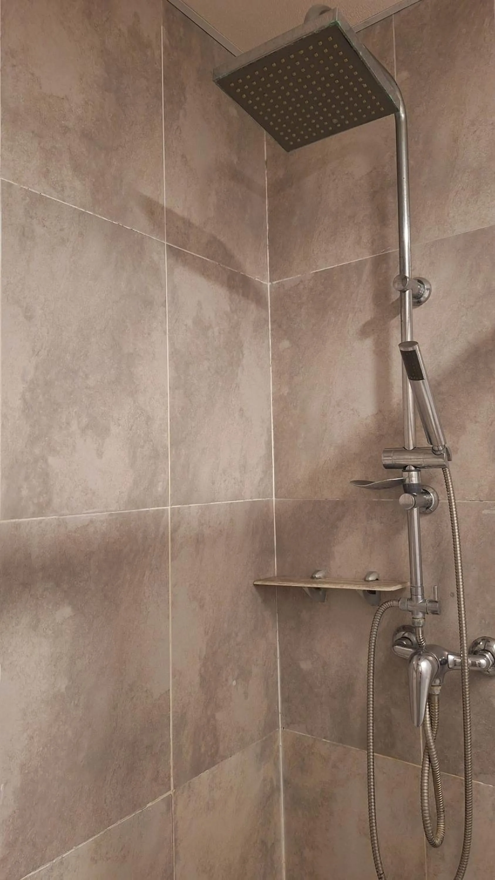 Shower in Hostal San Vicente II