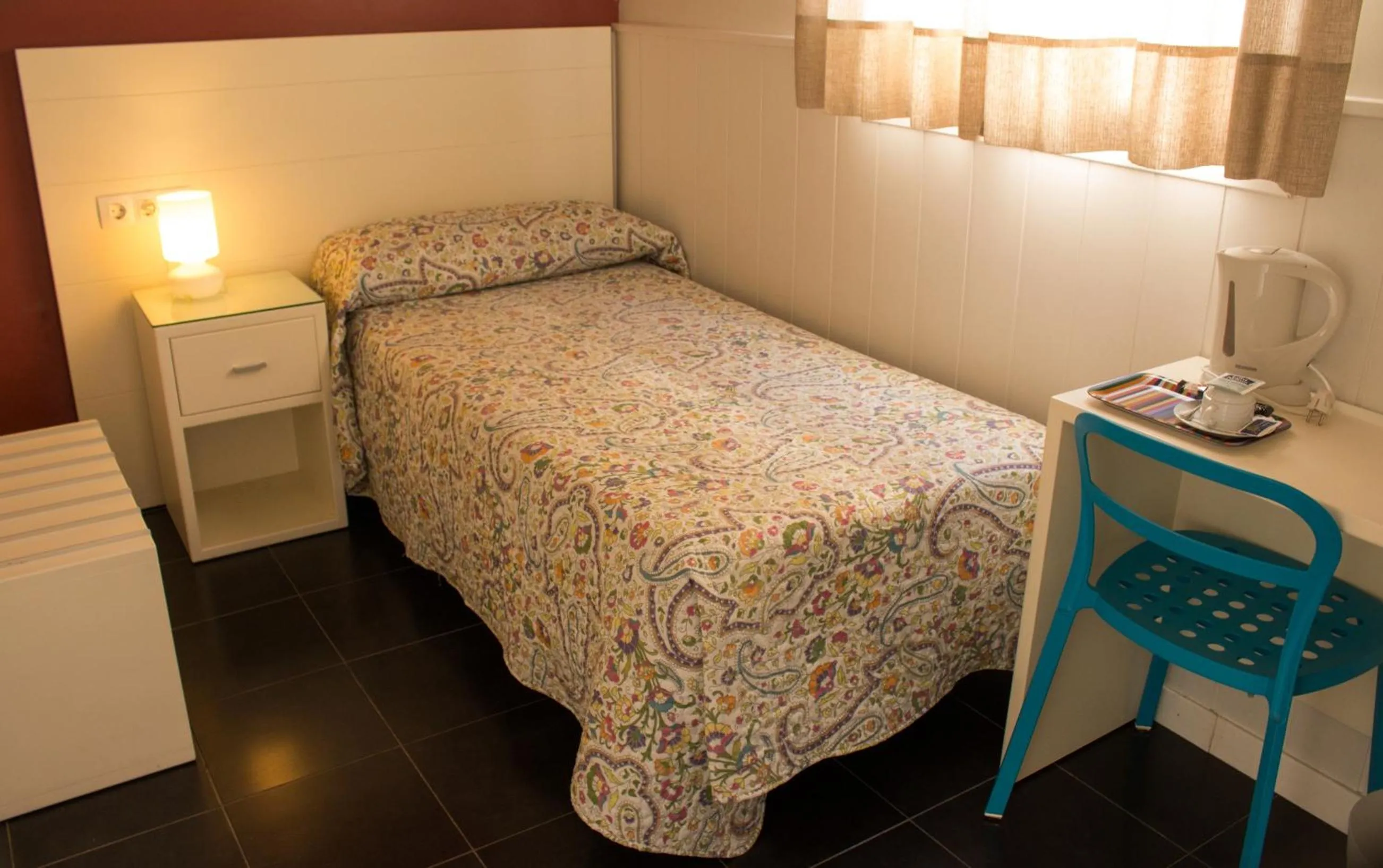 Bedroom, Bed in Hostal San Vicente II
