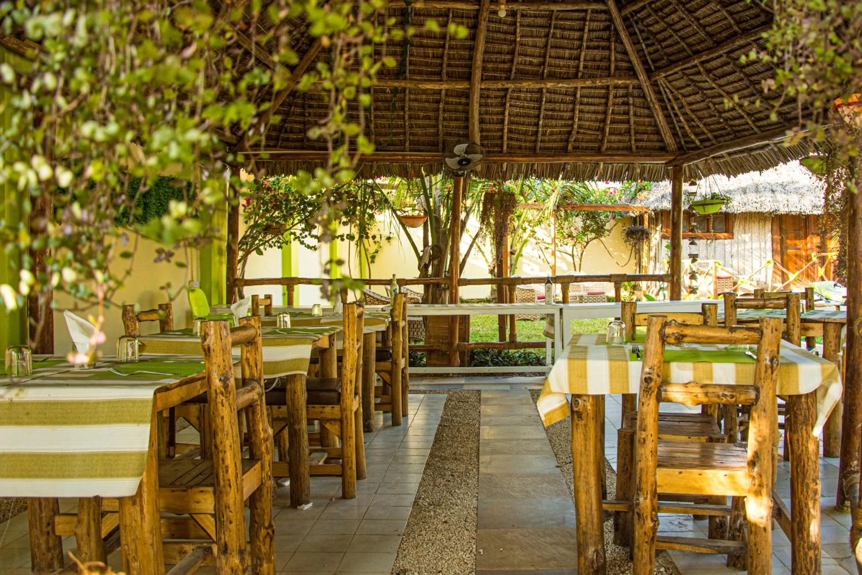 Restaurant/places to eat in Green's Hostel Nungwi