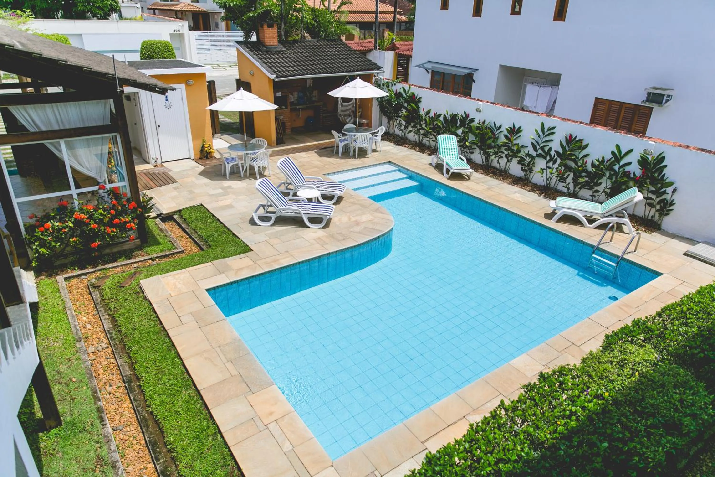 Pool view in Pousada Rosa dos Ventos Juquehy