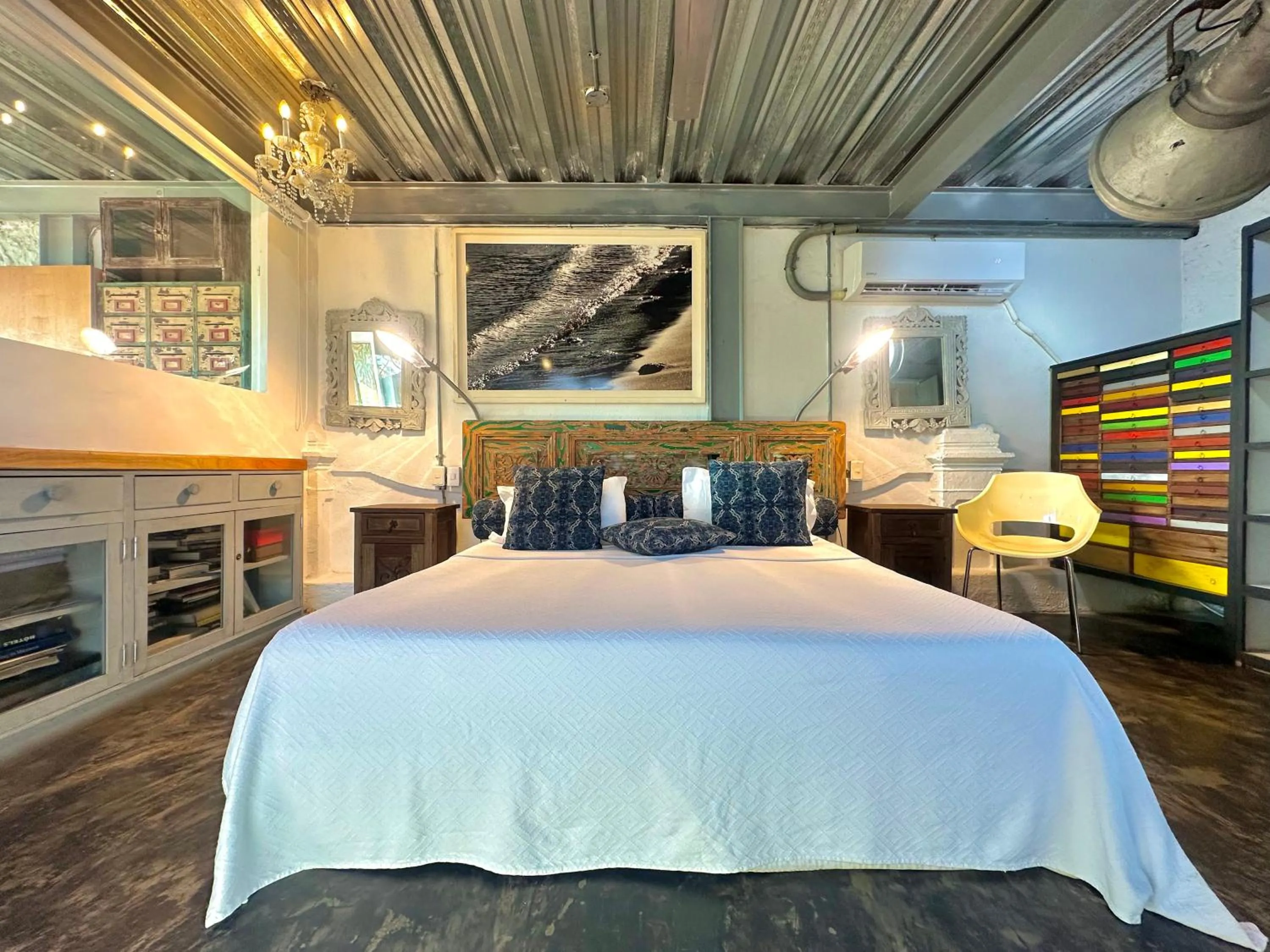 Photo of the whole room, Bed in La Passion by Masaya Collection